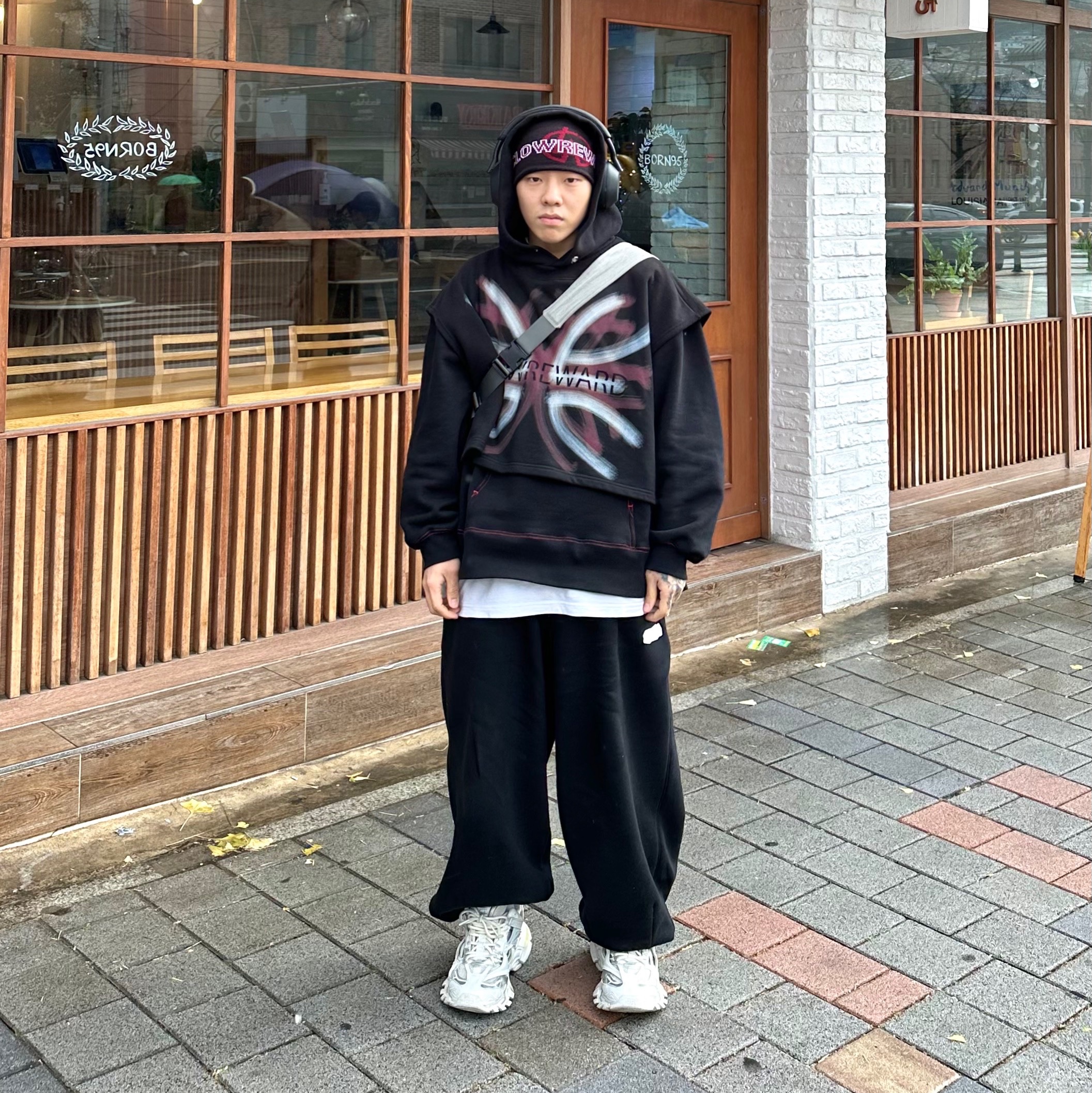 Balenciaga Track.2 Sneakers White 착용 스타일