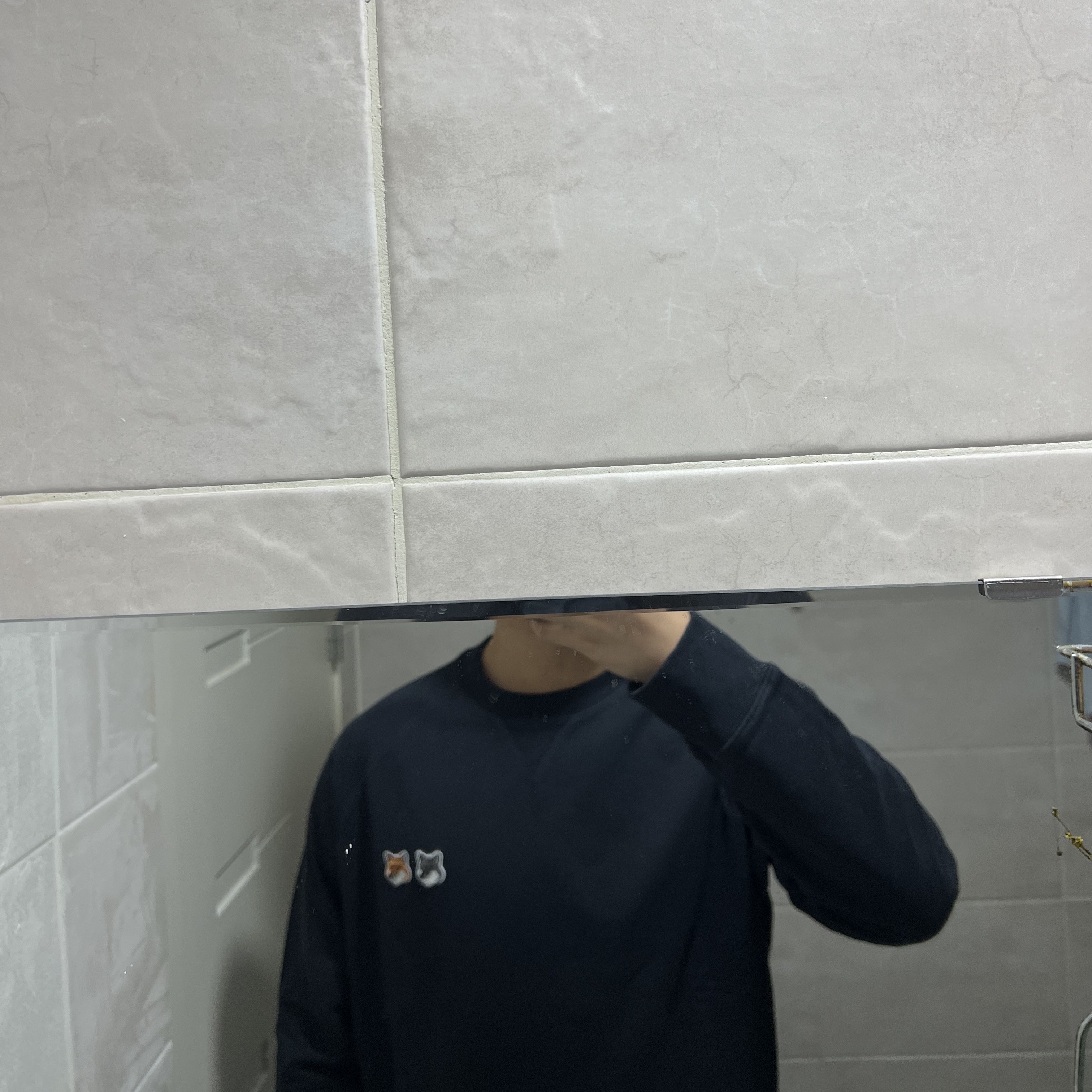 Maison Kitsune Double Fox Head Patch Classic Sweatshirt Anthracite 착용 스타일