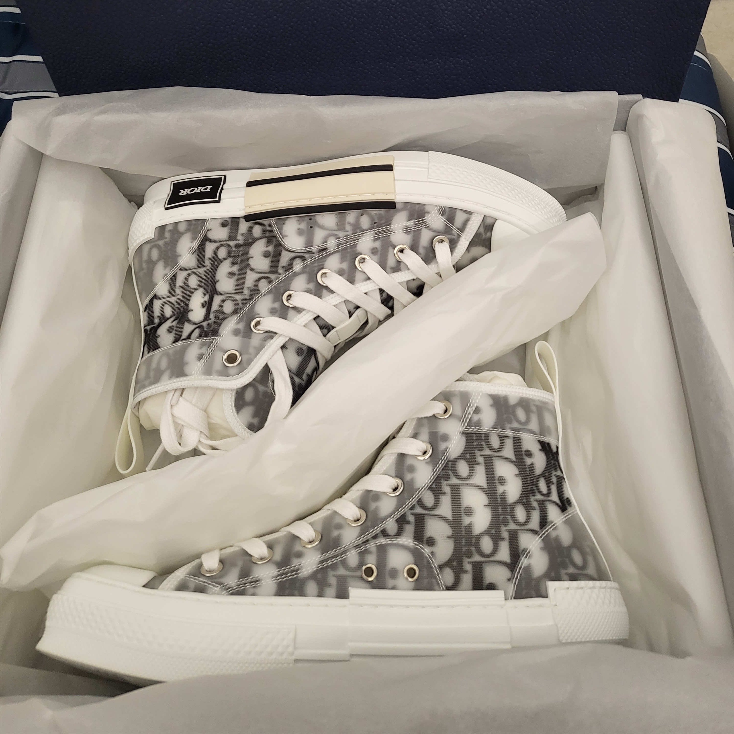 Dior B23 High Dior Oblique White & Black 착용 스타일