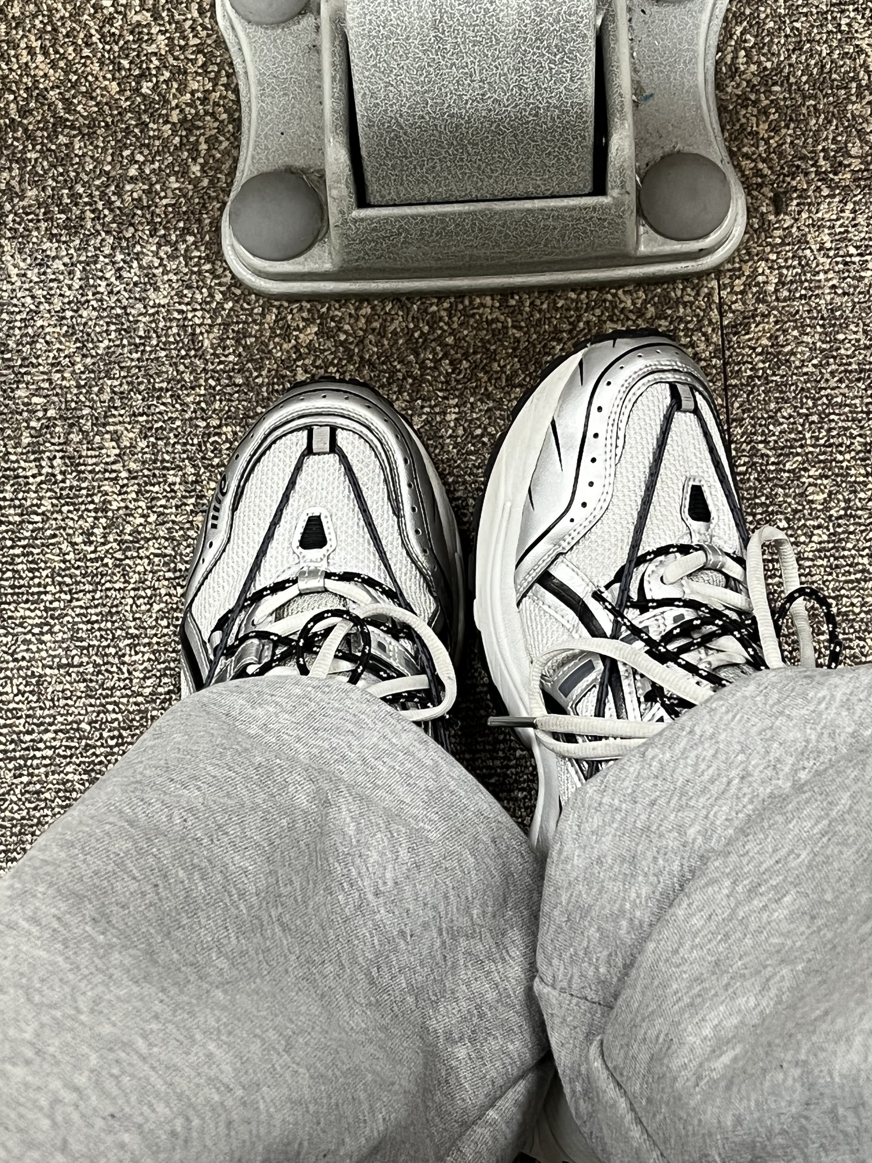 Asics x Andersson Bell Gel-1090 Glacier Grey Silver 착용 스타일