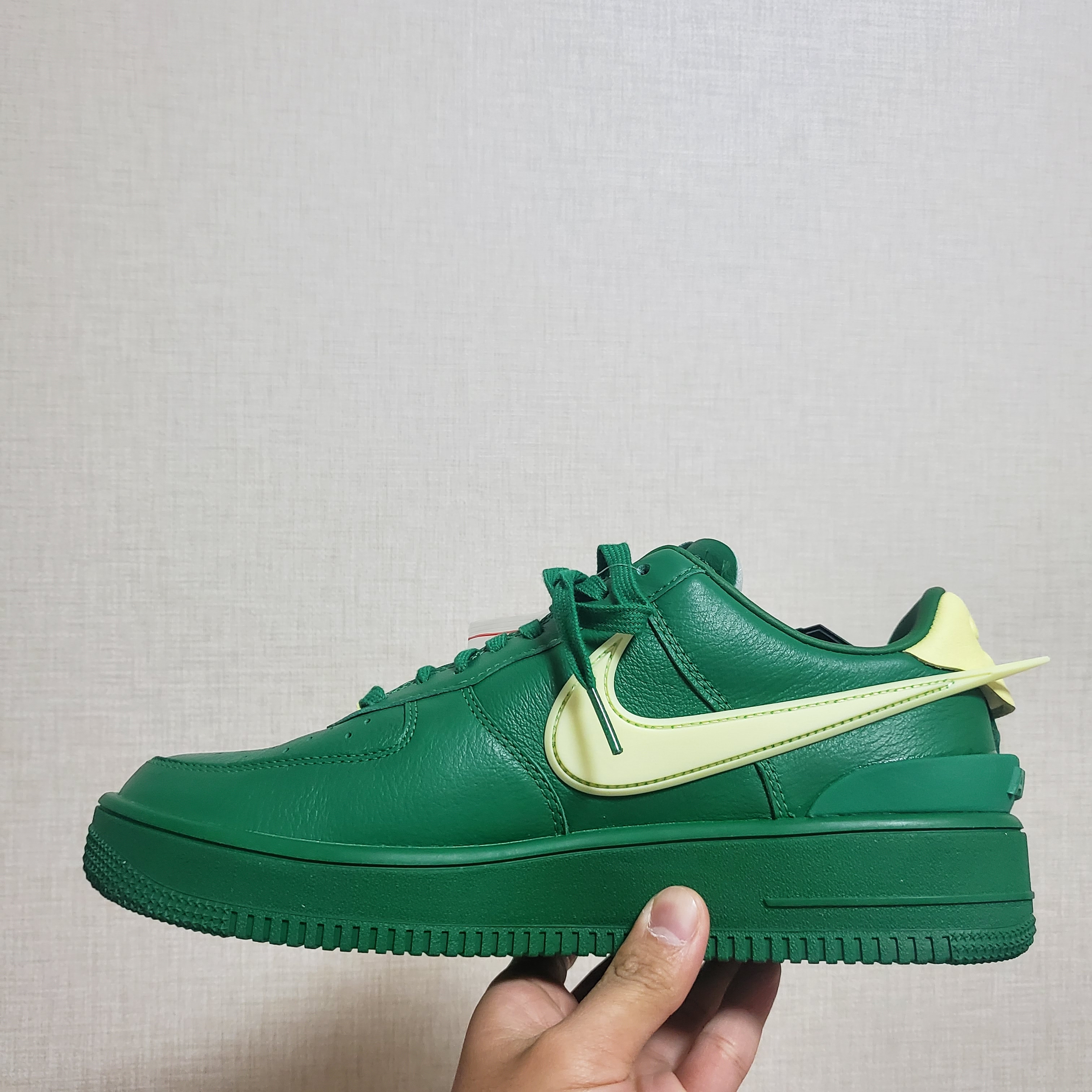 Nike x Ambush Air Force 1 Low SP Pine Green and Citron 착용 스타일