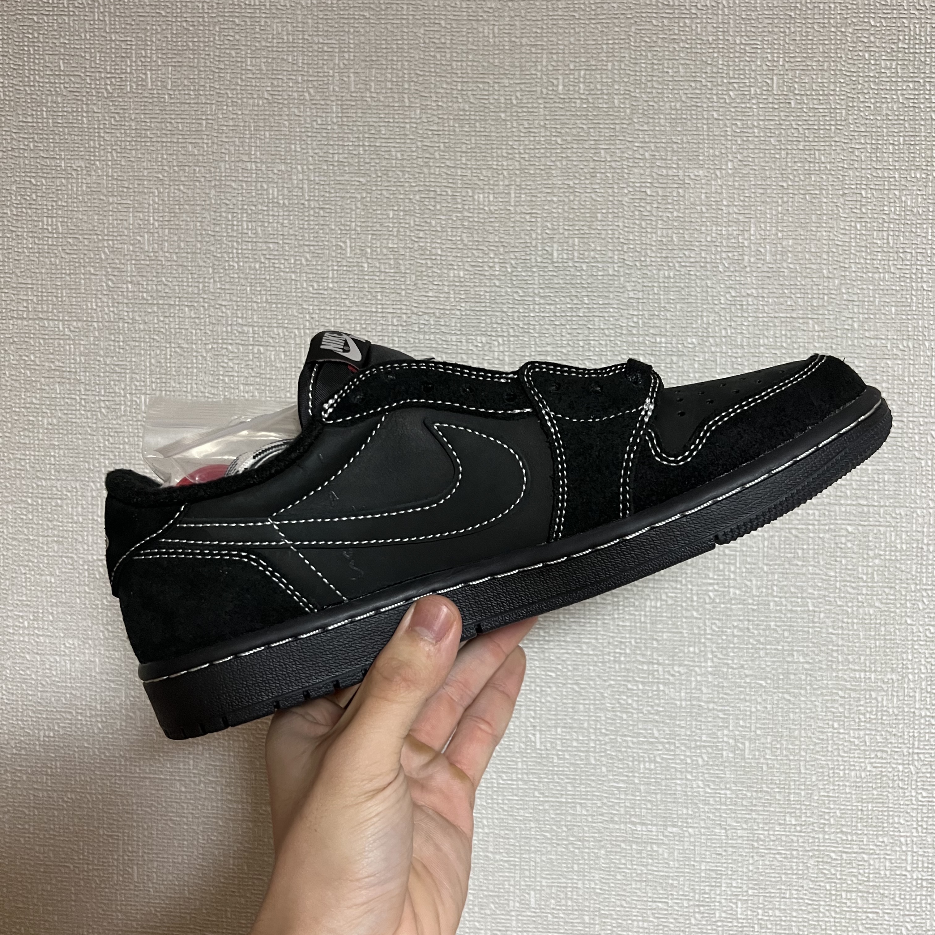 Jordan 1 x Travis Scott Retro Low OG SP Black Phantom 착용 스타일 - 2