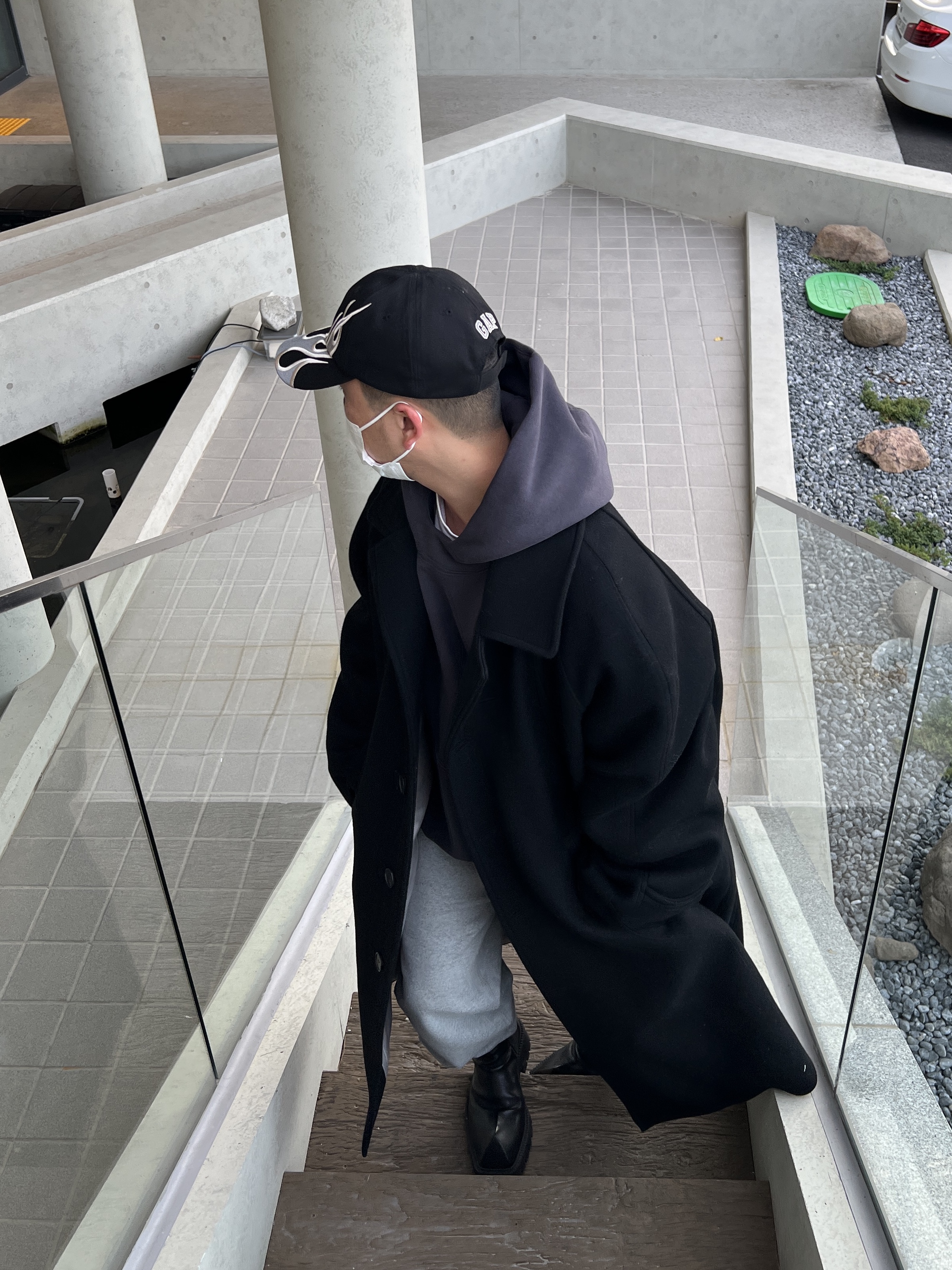 Undermycar Majanne Multi Button Oversized Wool Coat Black Oyster - 21FW, Yeezy Gap Engineered By Balenciaga Flame Cap Black 착용 스타일