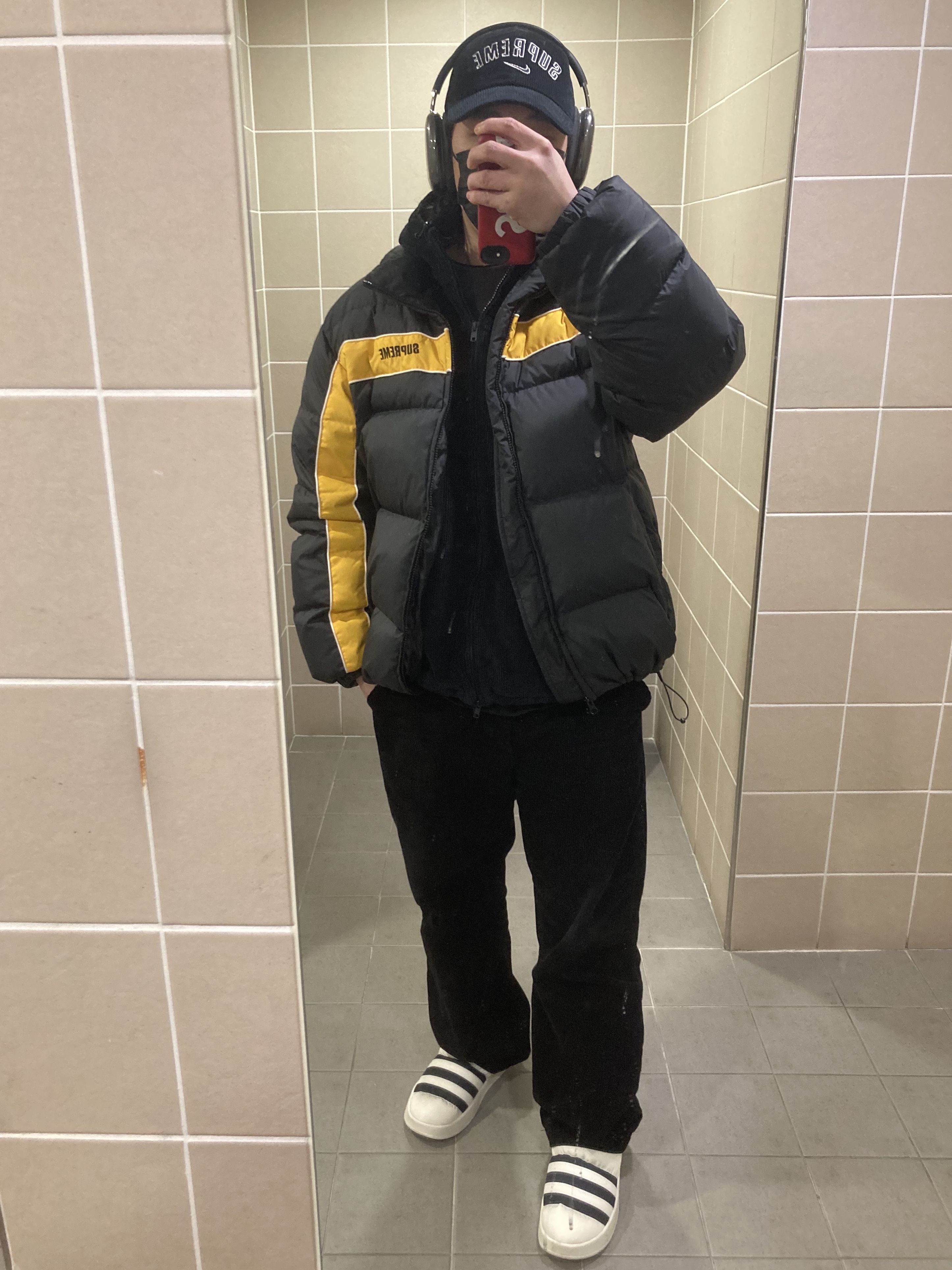 Adidas Puffylette Off White, Supreme x Nike Arc Corduroy 6-Panel Black - 22SS 착용 스타일