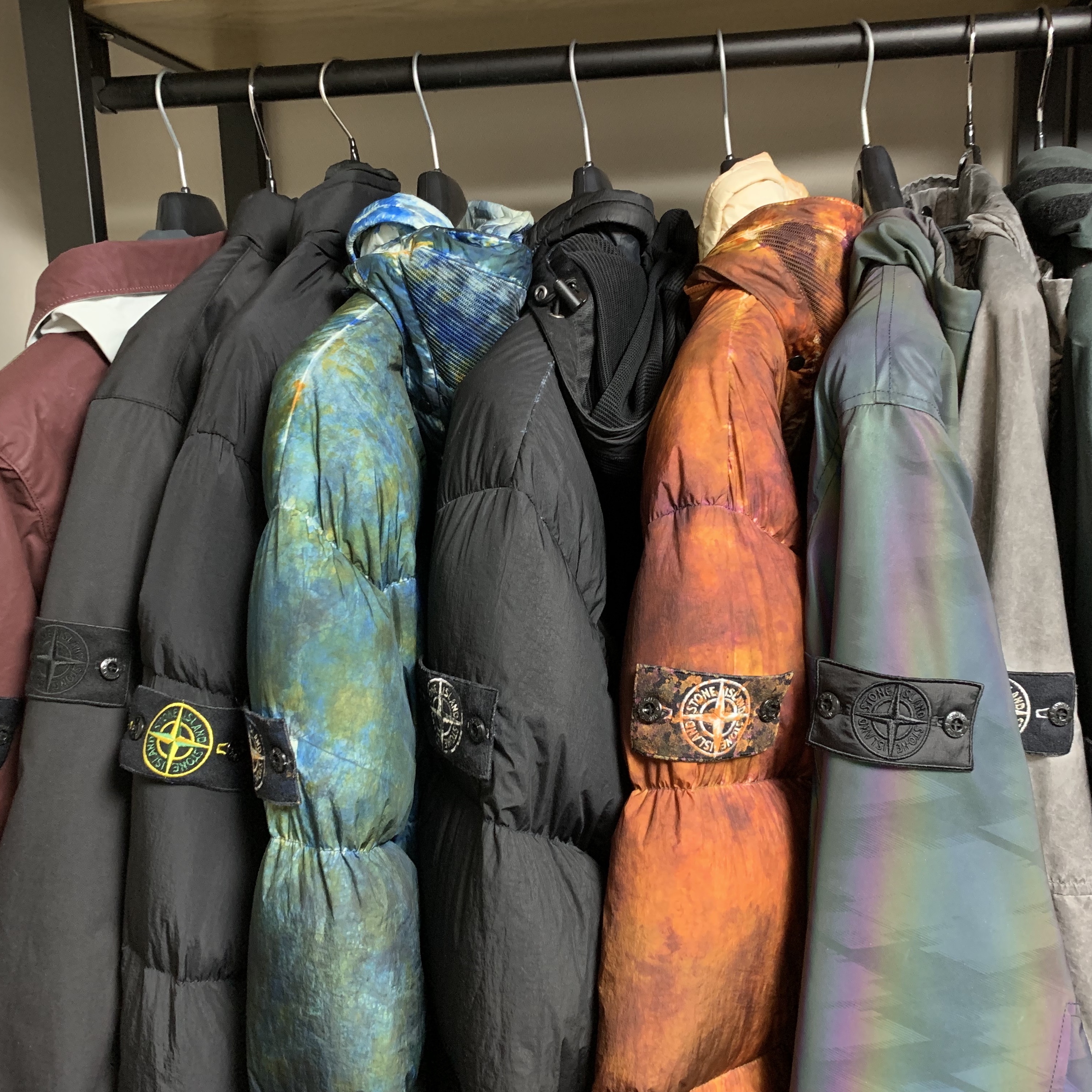 Supreme x Stone Island Painted Camo Crinkle Down Jacket Black - 20FW, Supreme x Stone Island Painted Camo Crinkle Down Jacket Dark Teal - 20FW 착용 스타일
