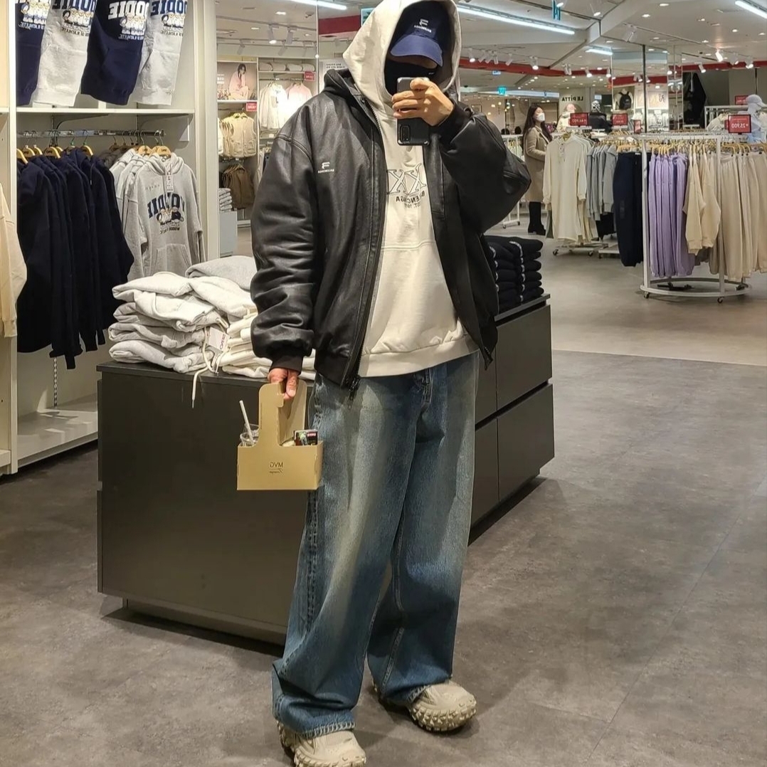 Balenciaga 3XL Hoodie Large Fit Off White 착용 스타일