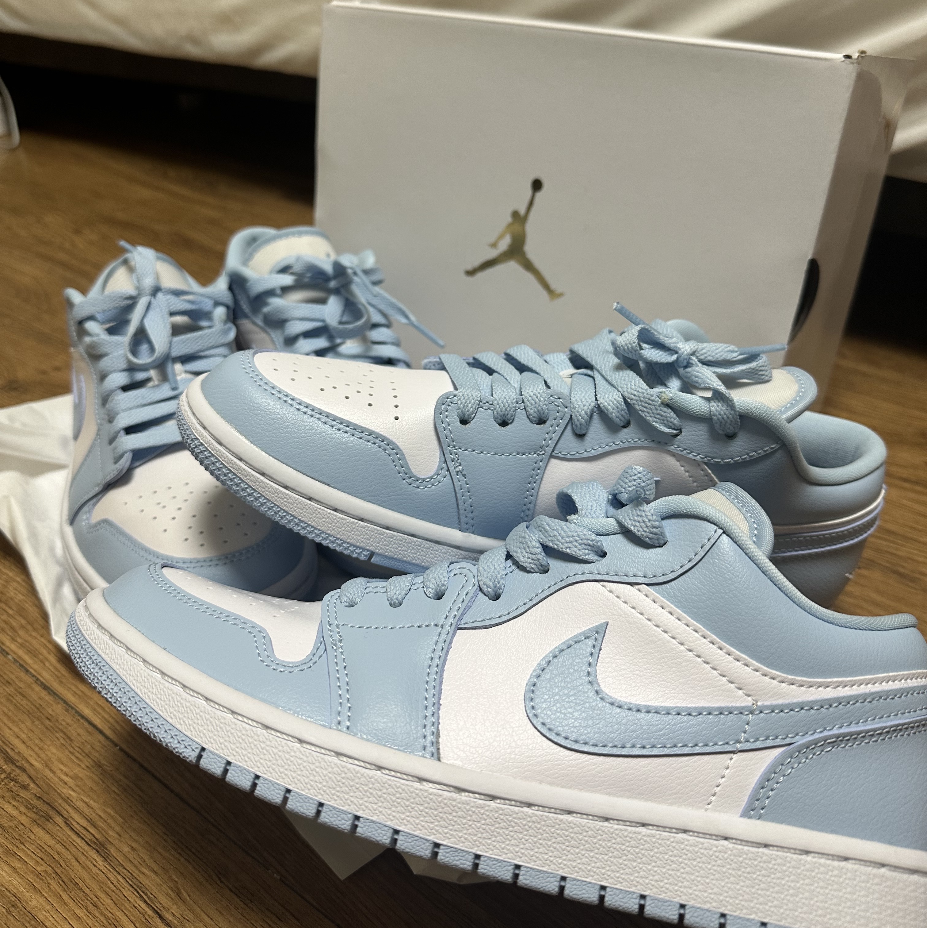 (W) Jordan 1 Low White Ice Blue 착용 스타일