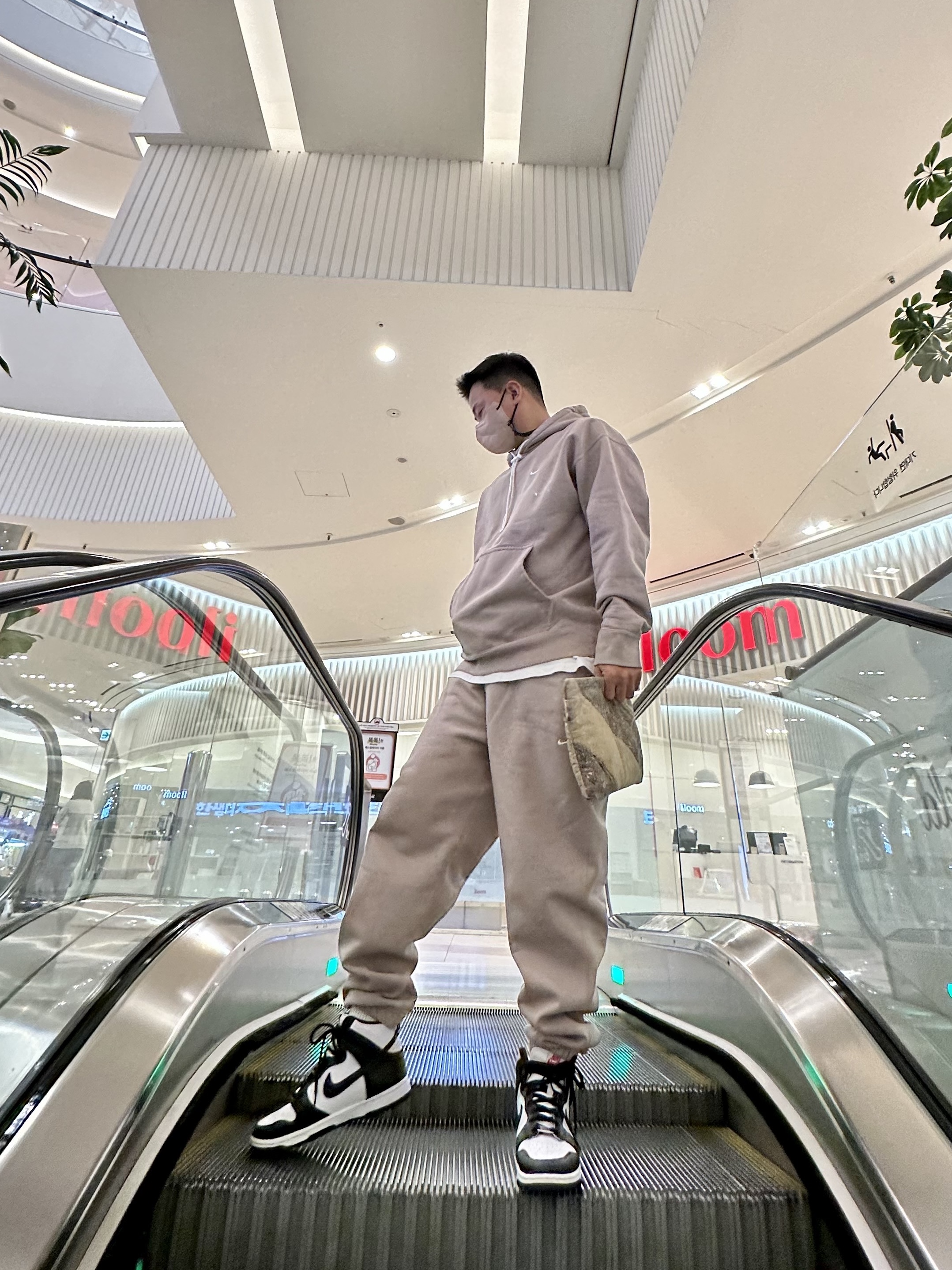 Nike NRG Solo Swoosh Fleece Hoodie Malt - US/EU, Nike NRG Solo Swoosh Fleece Pants Malt - Asia 착용 스타일