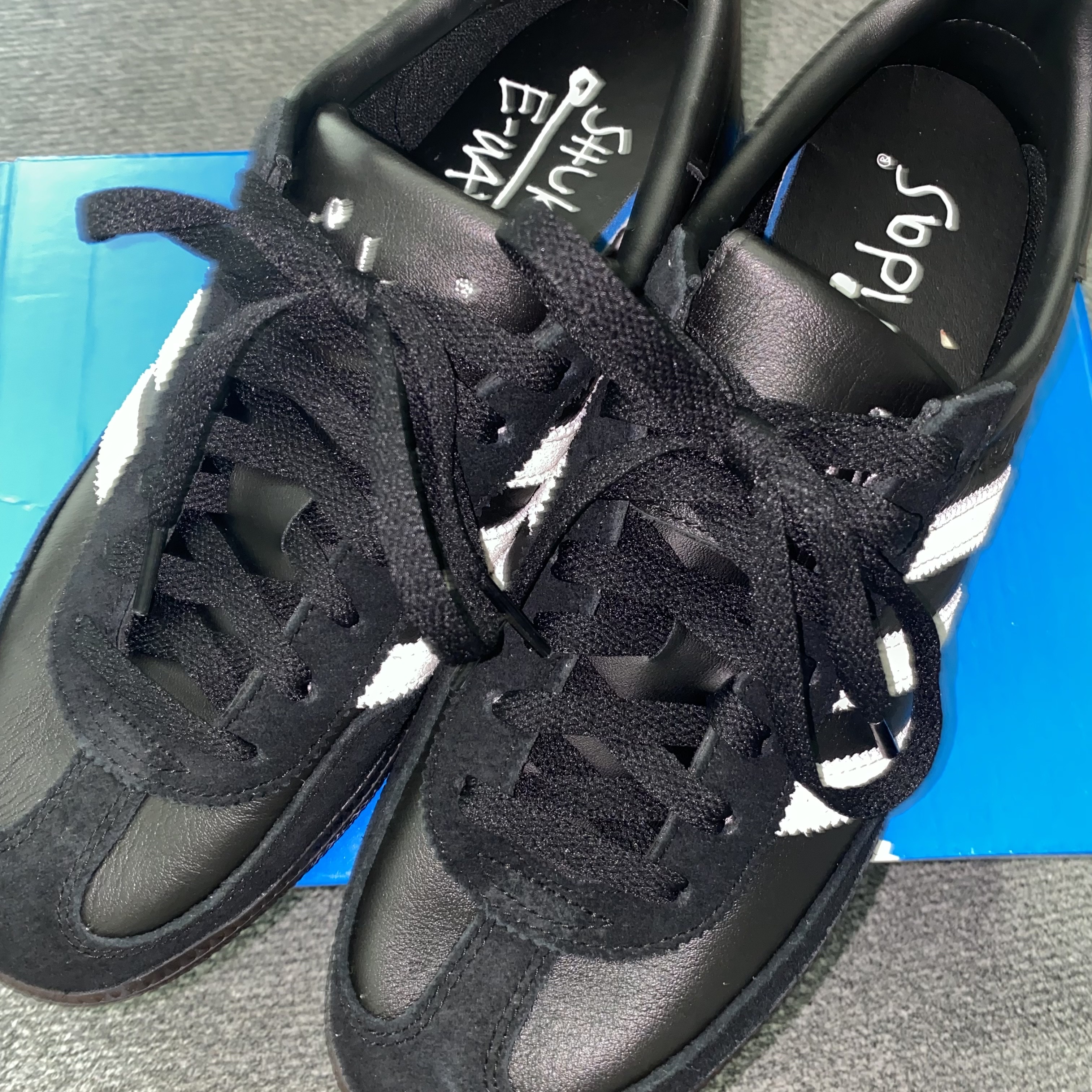 Adidas Spezial Handball Core Black Cloud White 착용 스타일