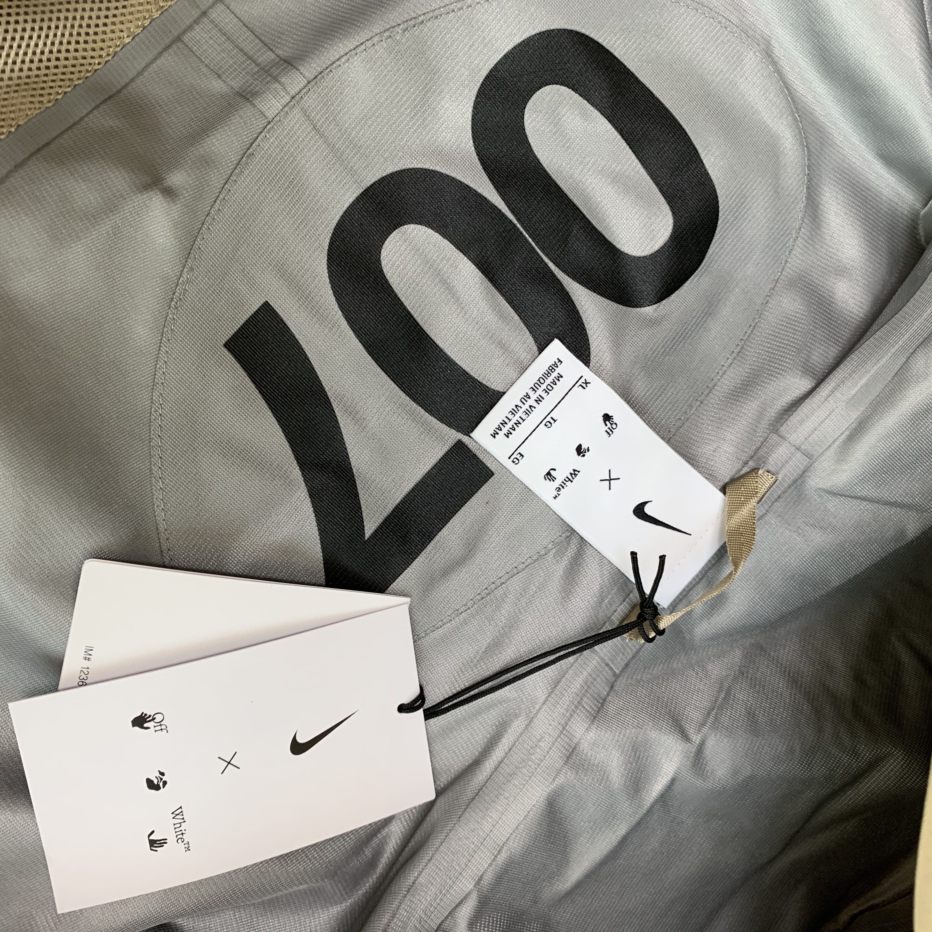 Nike x Off-White NRG Gore-Tex Jacket Khaki - Asia 착용 스타일 - 1