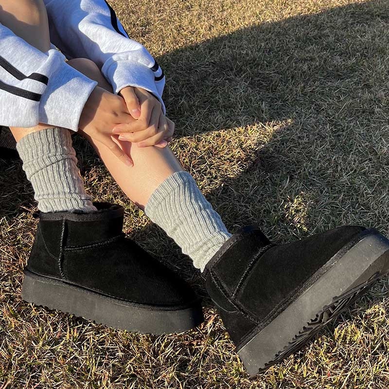 (W) UGG Classic Ultra Mini Platform Boots Black 착용 스타일 - 5