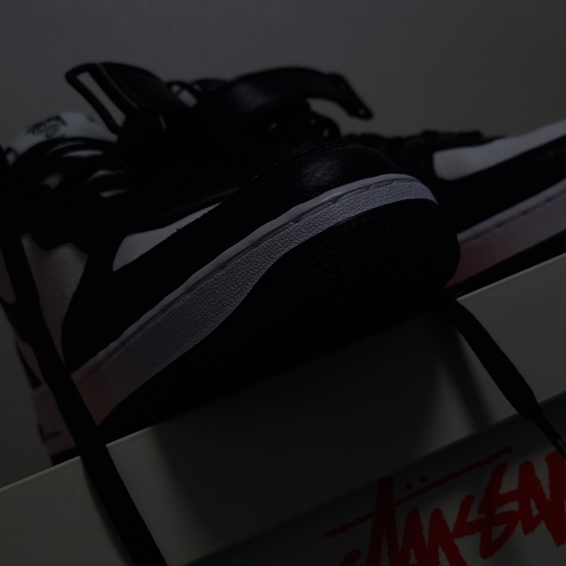 Nike x Stussy Air Force 1 '07 Mid SP Black and Light Bone 착용 스타일