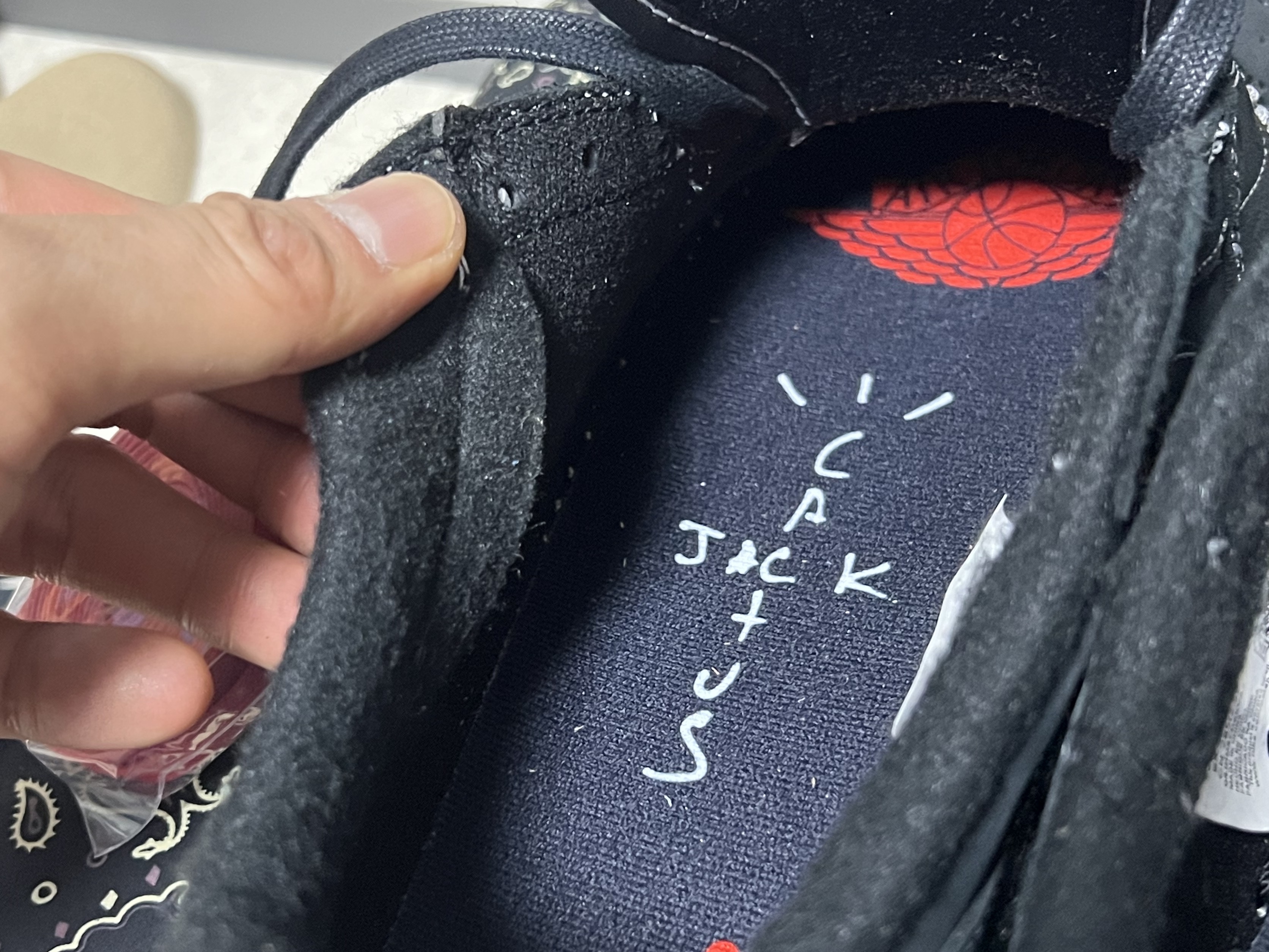 Jordan 1 x Travis Scott Retro Low OG SP Black Phantom 착용 스타일 - 5