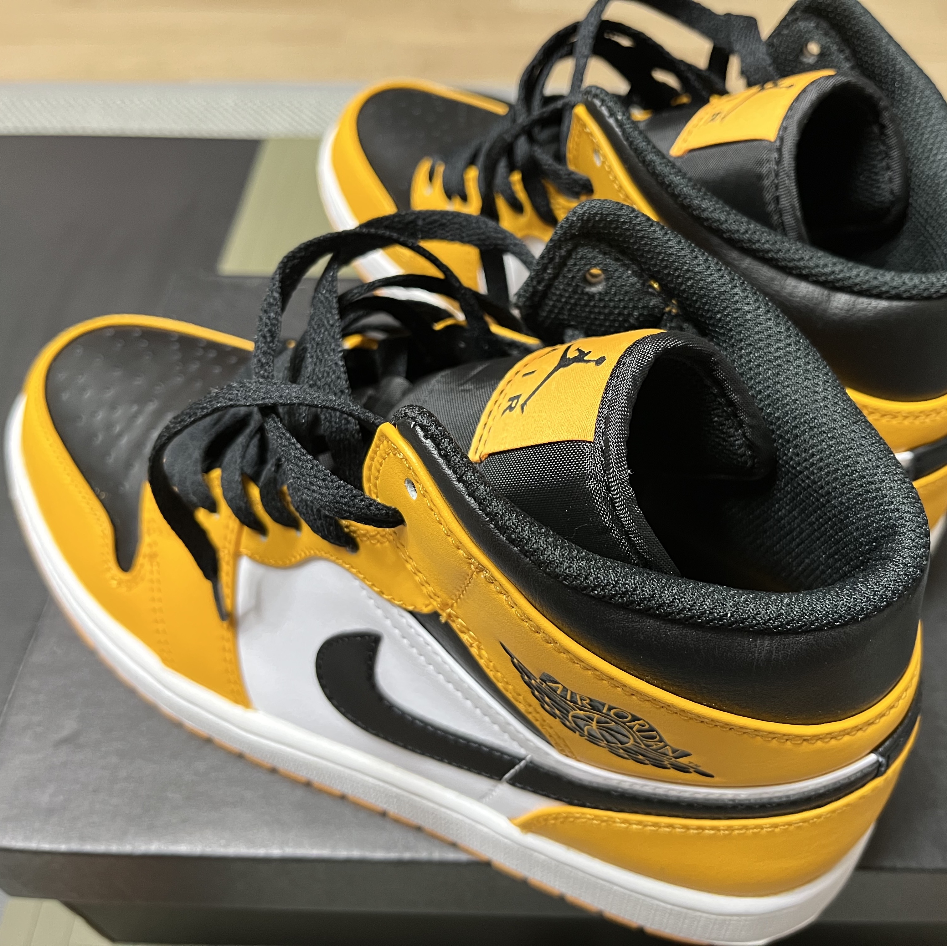 Jordan 1 Mid Taxi 착용 스타일 - 4