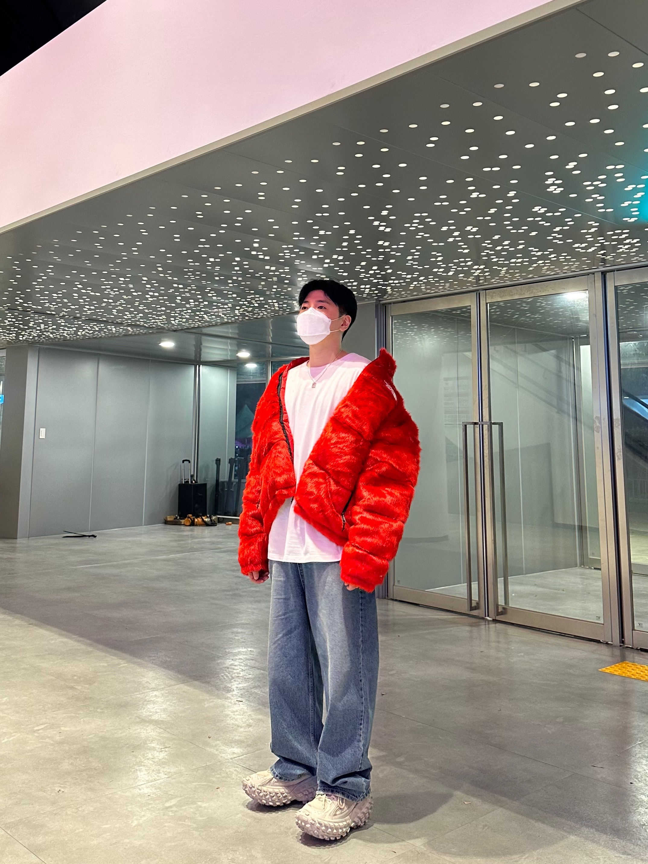 Supreme x The North Face Faux Fur Nuptse Jacket Red - 20FW, Balenciaga Defender Sneakers Beige 착용 스타일 - 5