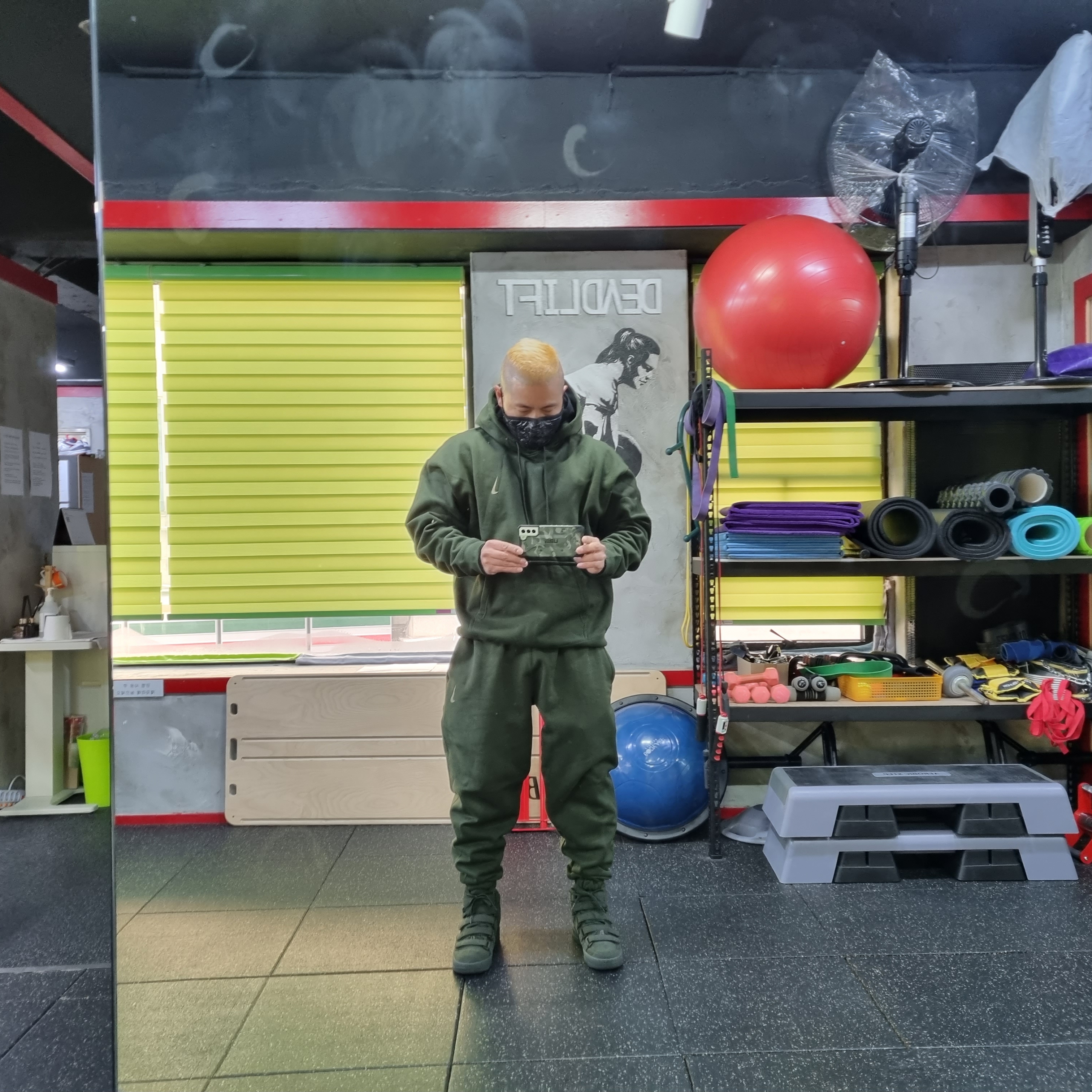 Nike x Billie Eilish NRG Fleece Pants Sequoia - Asia, Nike x Billie Eilish NRG Fleece Hoodie Sequoia - Asia 착용 스타일 - 2