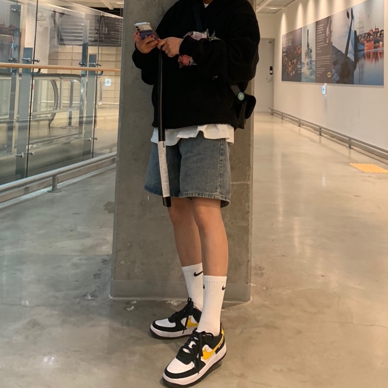 Nike Air Force 1 '07 LV8 Athletic Club Black Dark Sulfur, Stussy Basic Stussy Hoodie Black 2022 착용 스타일 - 2