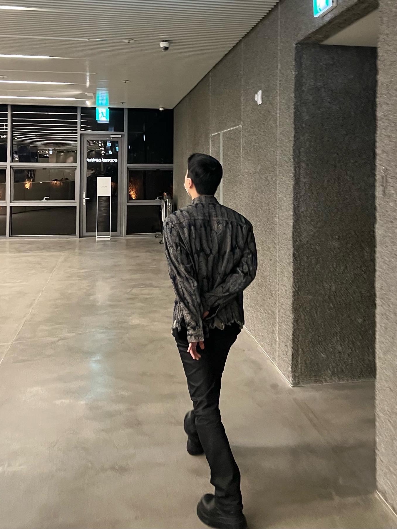 Kapital 12 oz. Feather Denim 3rd Jacket Indigo, Bottega Veneta Tire Cropped Chelsea Boots Black 착용 스타일 - 2