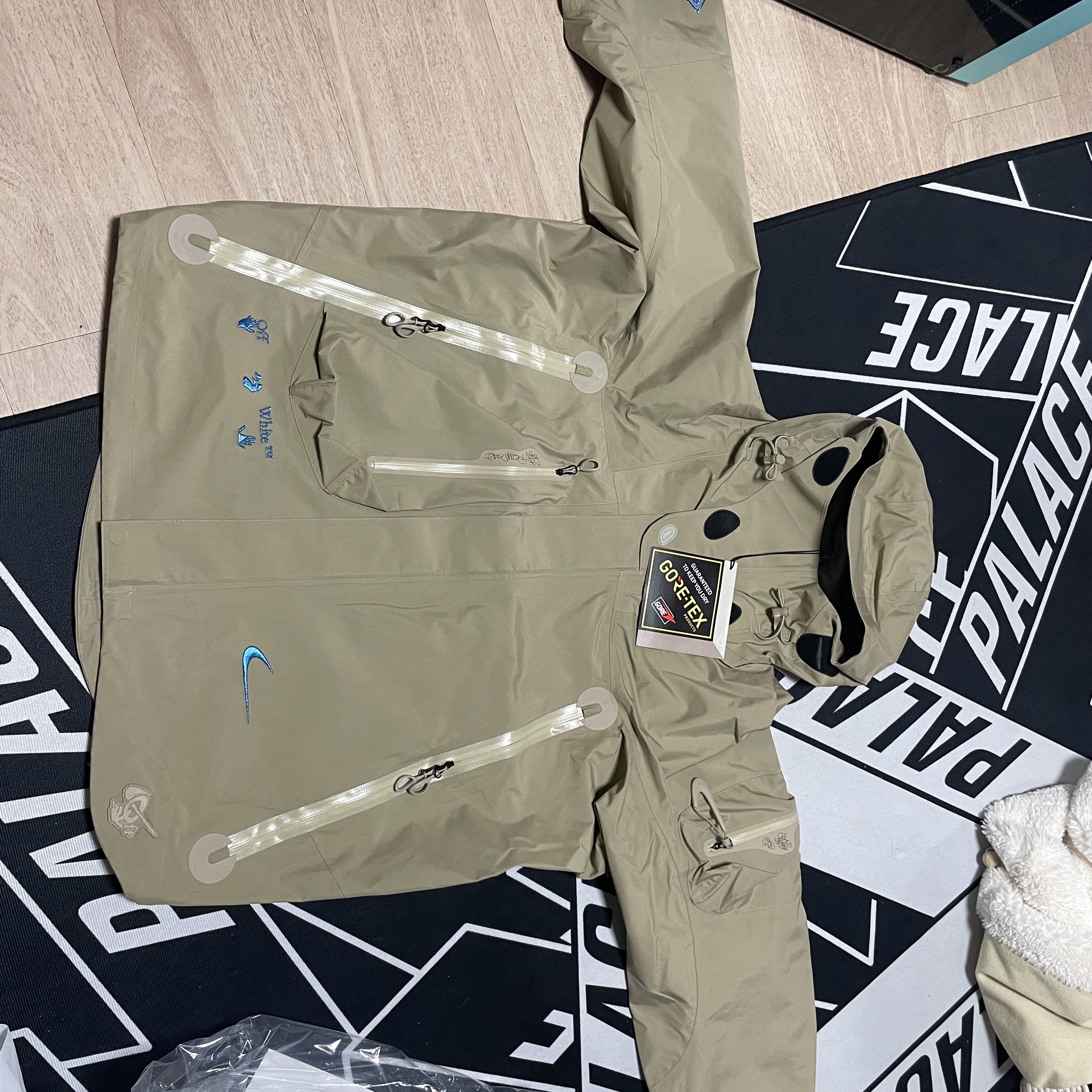 Nike x Off-White NRG Gore-Tex Jacket Khaki - Asia 착용 스타일 - 2