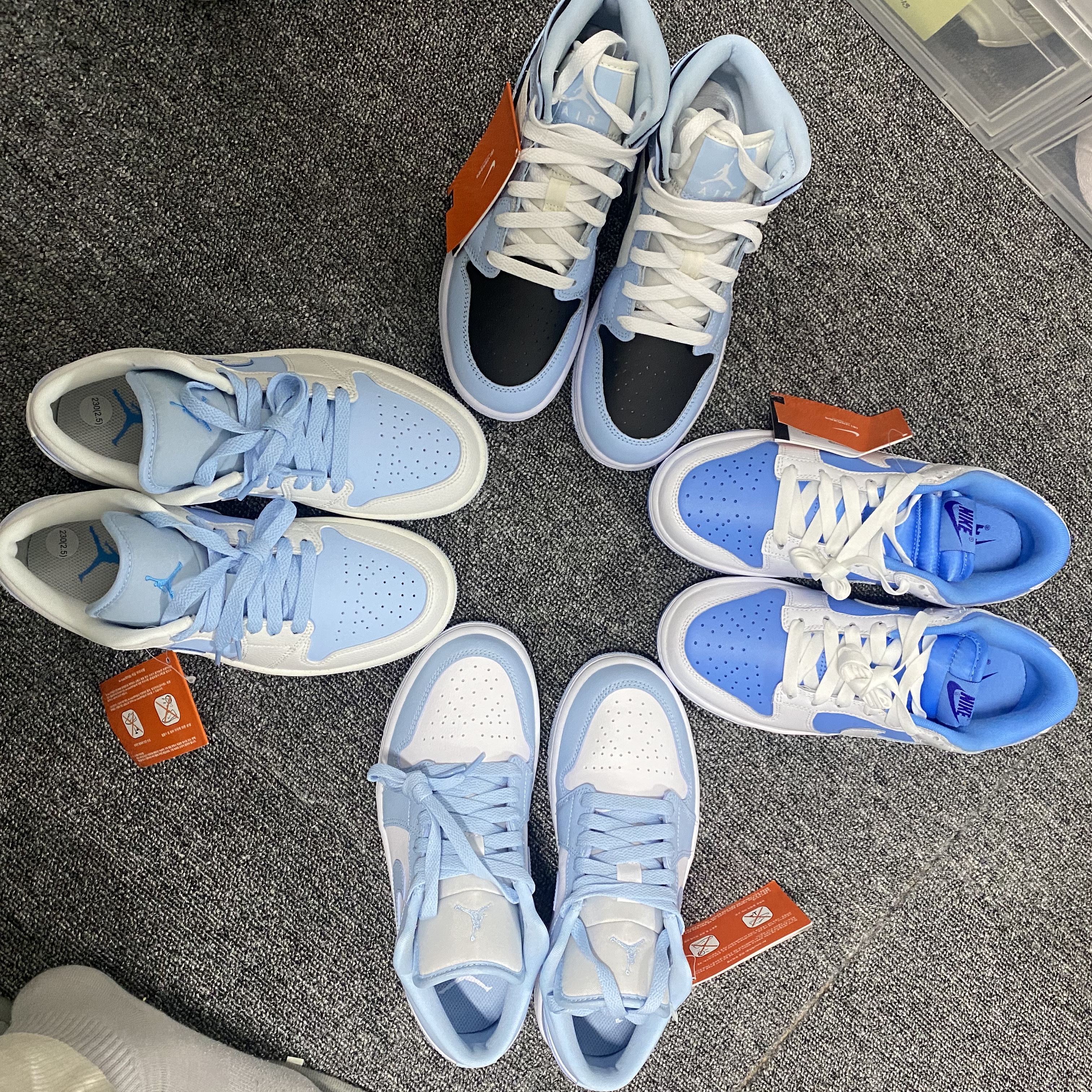 (W) Jordan 1 Low SE Sail Ice, (GS) Jordan 1 Mid Ice Blue Black 착용 스타일 - 3