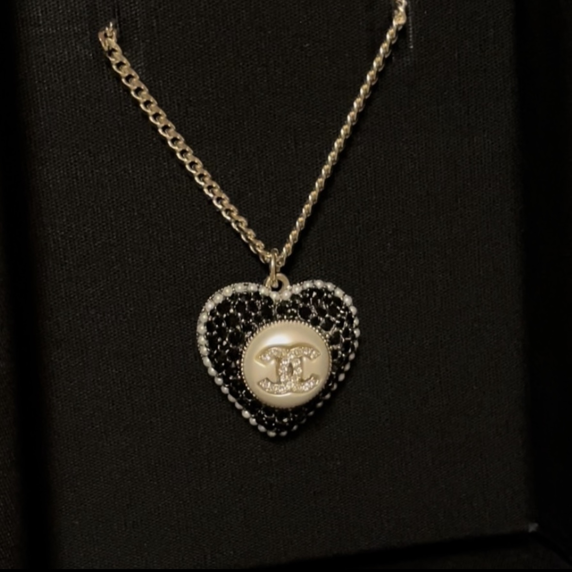 (W) Chanel Necklace Metal Strass & Gold Black Pearly White Crystal 착용 스타일