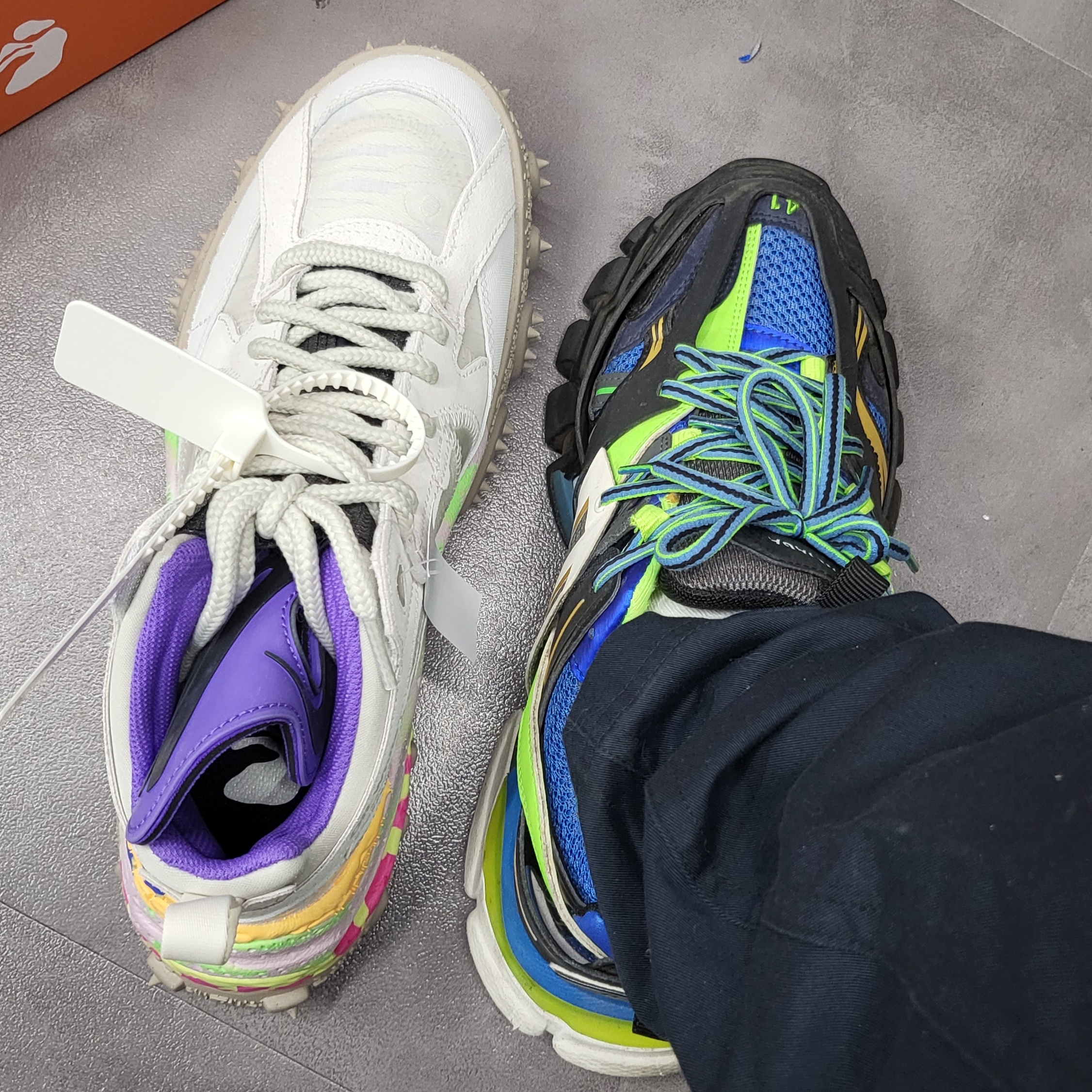 Nike x Off-White Terra Forma Summit White and Psychic Purple, Balenciaga Track Sneakers Green White Blue 2019 착용 스타일 - 3