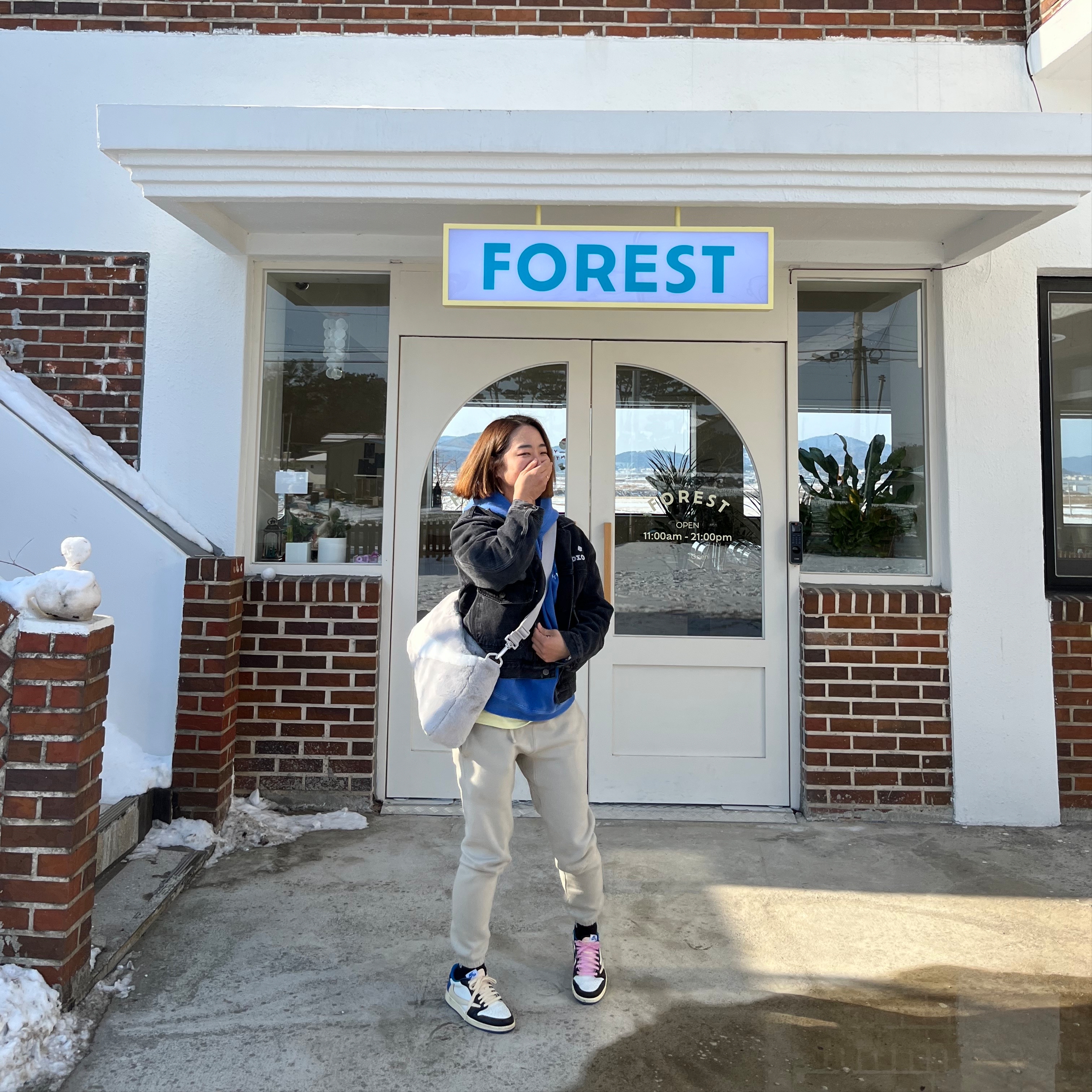Jordan 1 x Travis Scott x Fragment Retro Low OG SP Military Blue, Essentials The Core Collection Relaxed Sweatpants Light Oatmeal 착용 스타일 - 1