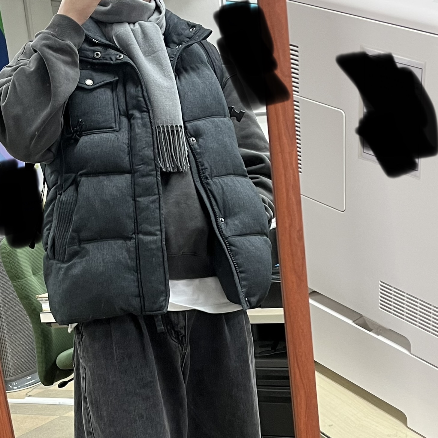 IAB Studio Pigment Sweatshirt & Mini Bag Black 착용 스타일