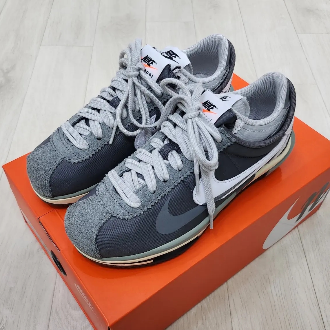 Nike x Sacai Zoom Cortez SP Iron Grey 착용 스타일 - 2