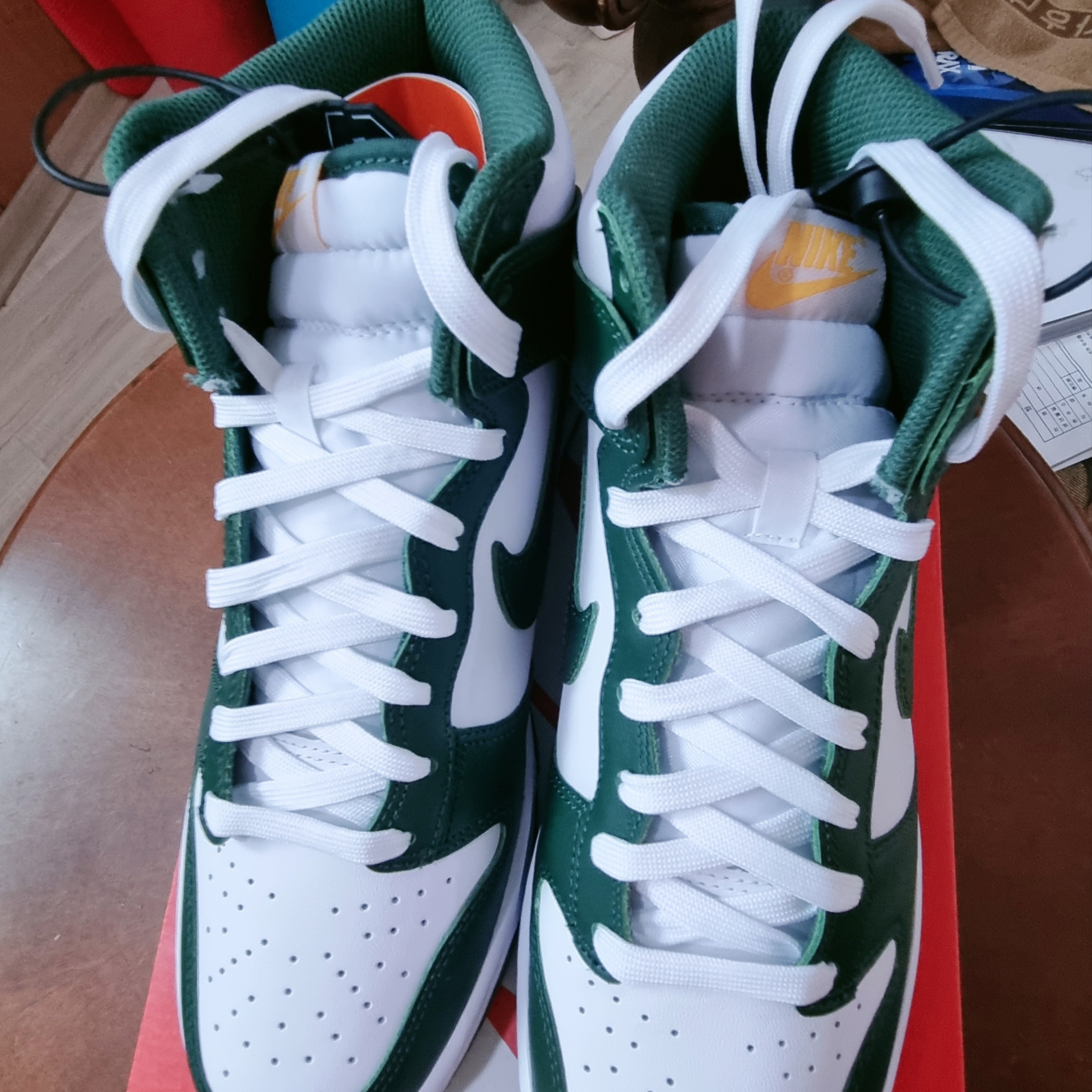 Nike Dunk High Retro Noble Green 착용 스타일 - 1