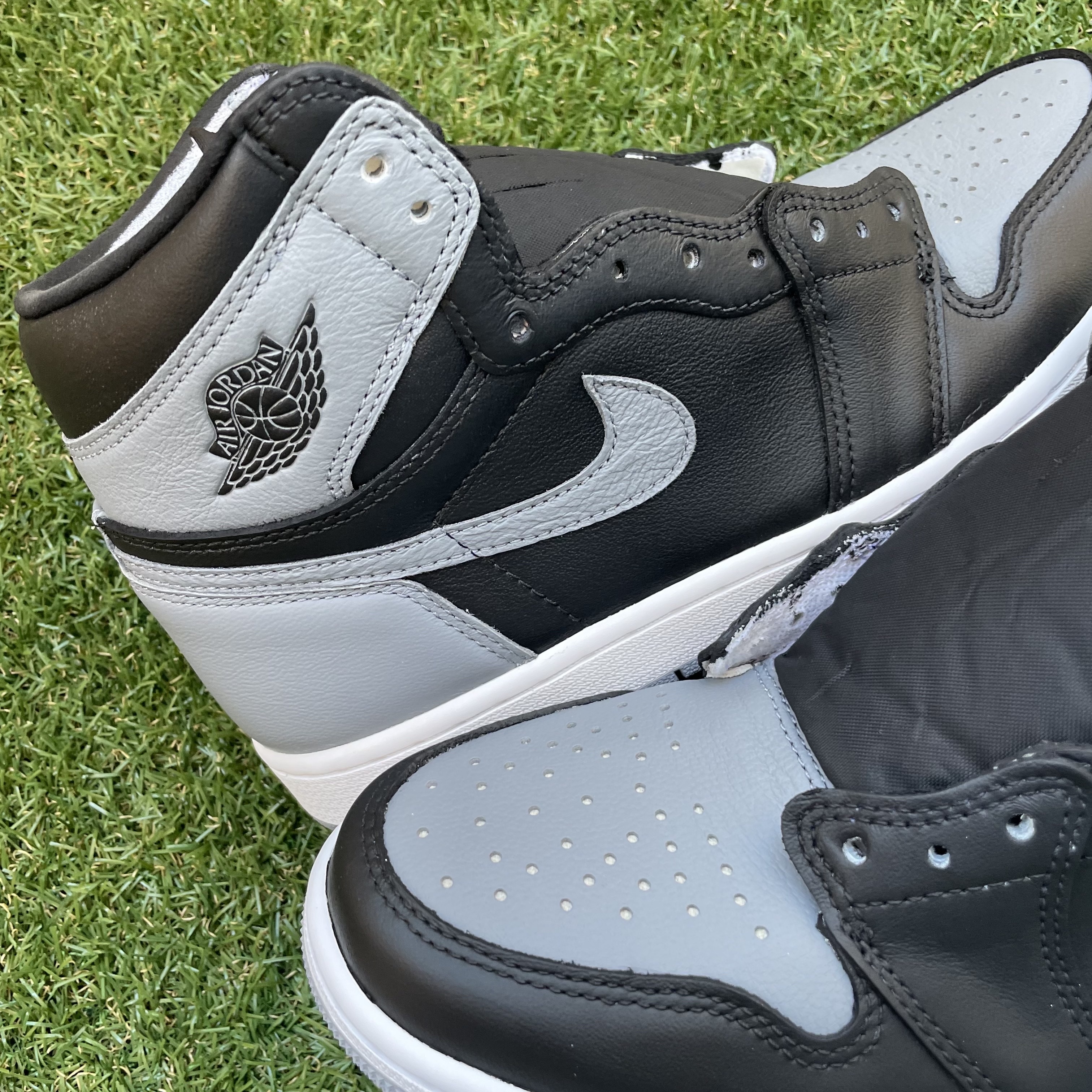 Jordan 1 Retro High OG Stealth 착용 스타일 - 2