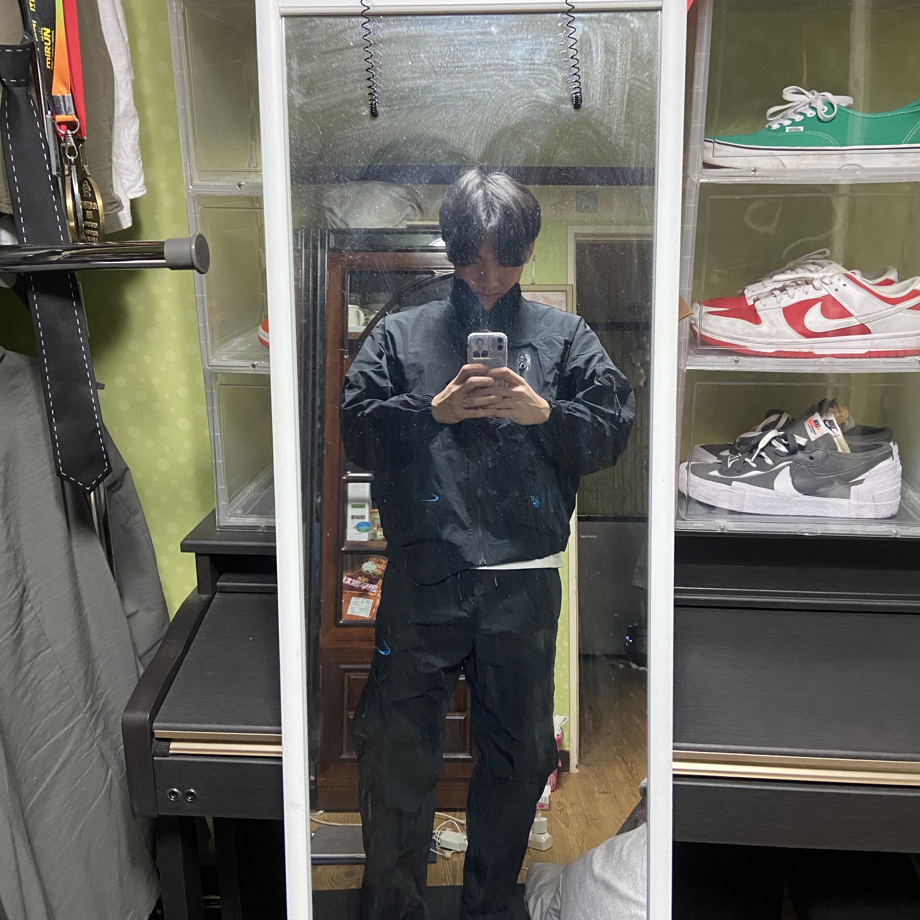 Nike x Off-White NRG Track Suit Black - Asia, Jordan 1 Retro High OG Hyper Royal 착용 스타일 - 2