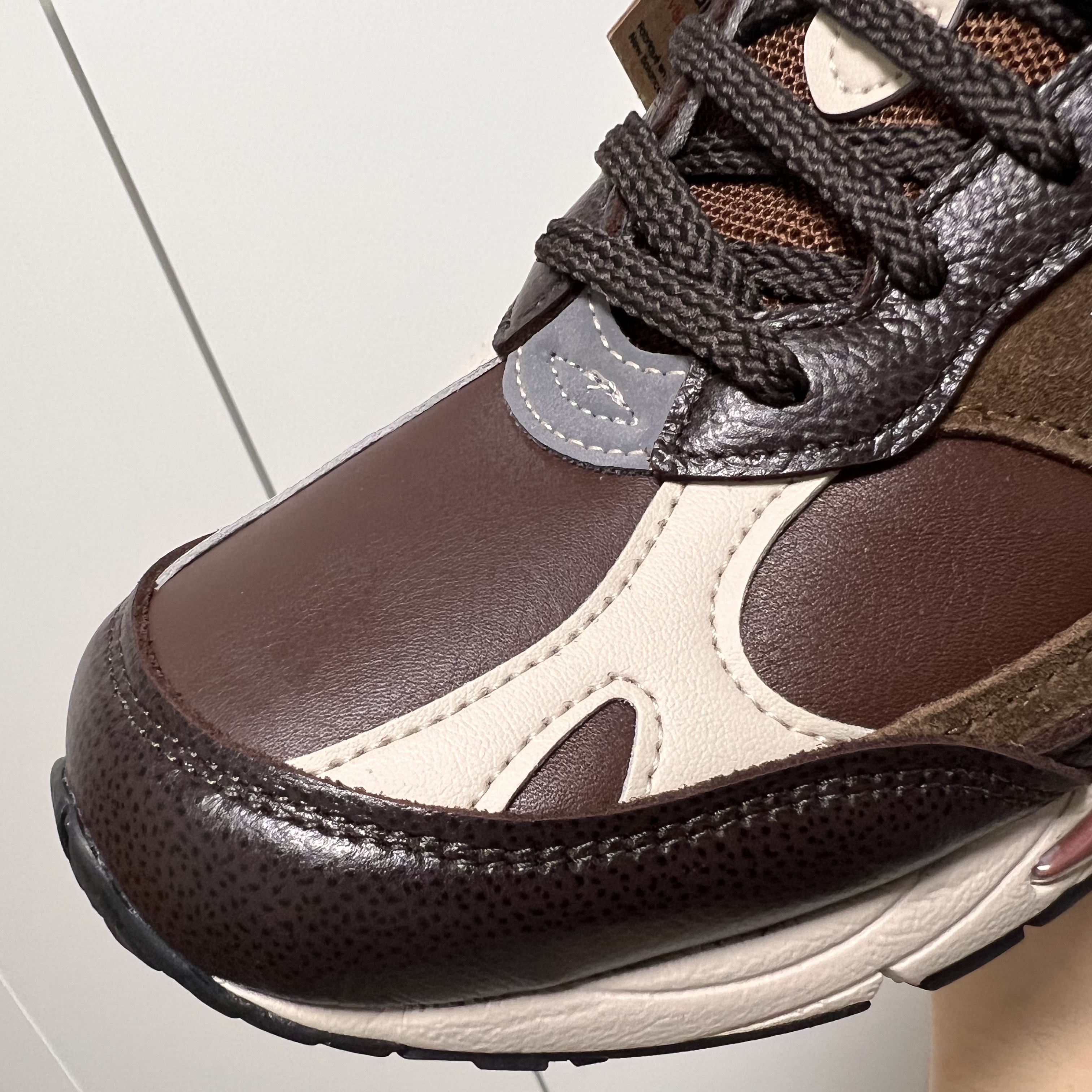 New Balance 991 Made in UK Earth French Roast 착용 스타일 - 2