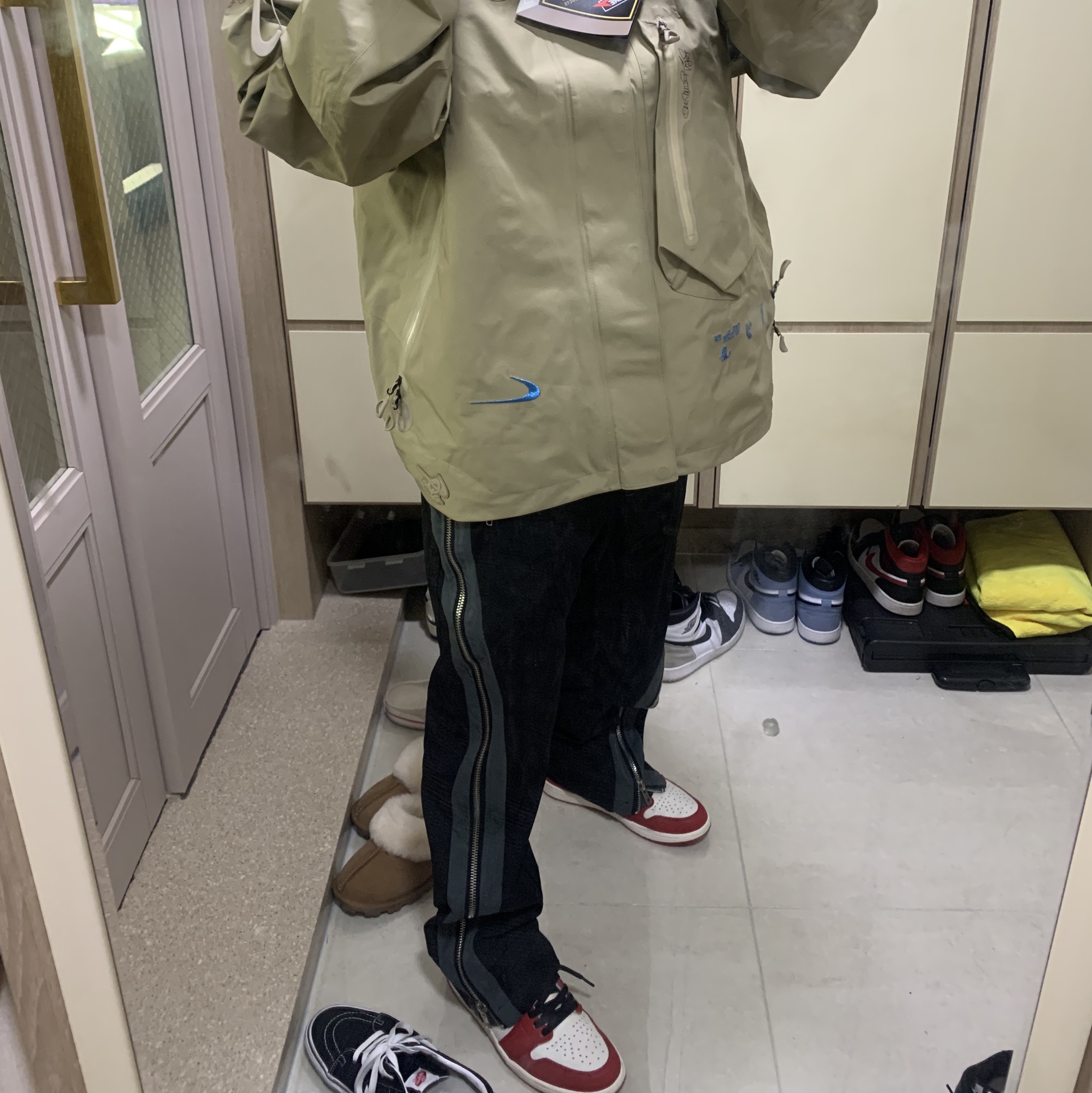 Nike x Off-White NRG Gore-Tex Jacket Khaki - Asia, Jordan 1 Retro High OG Chicago 2022 착용 스타일 - 5