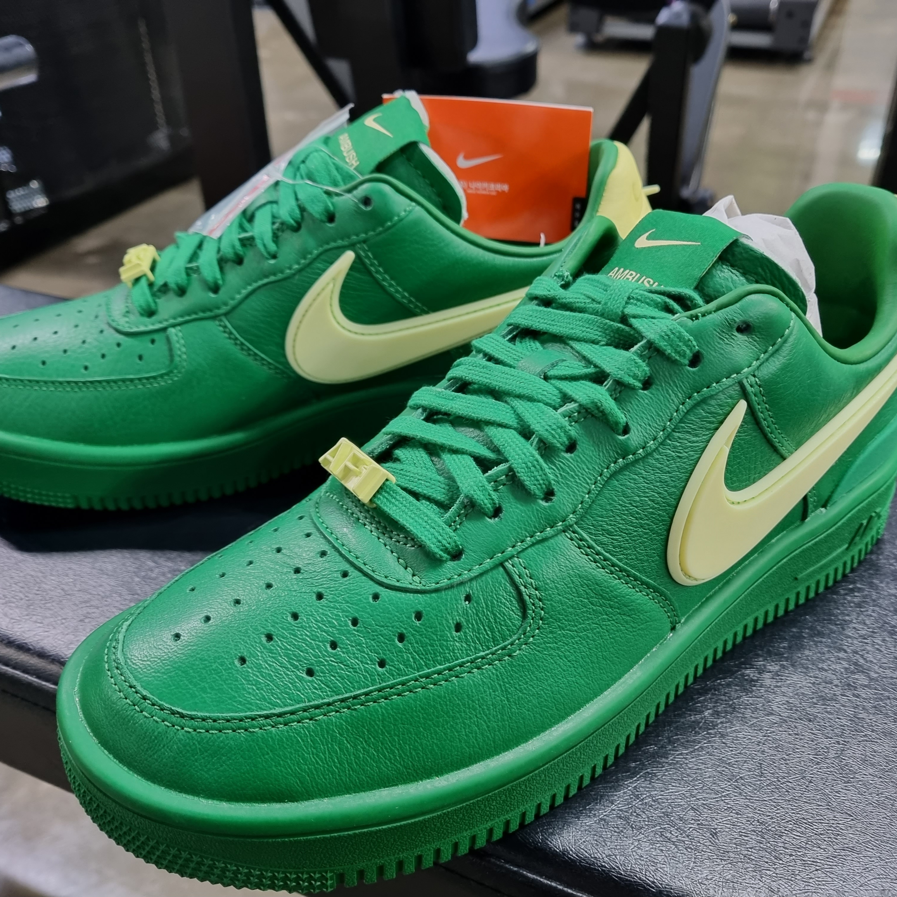 Nike x Ambush Air Force 1 Low SP Pine Green and Citron 착용 스타일 - 2
