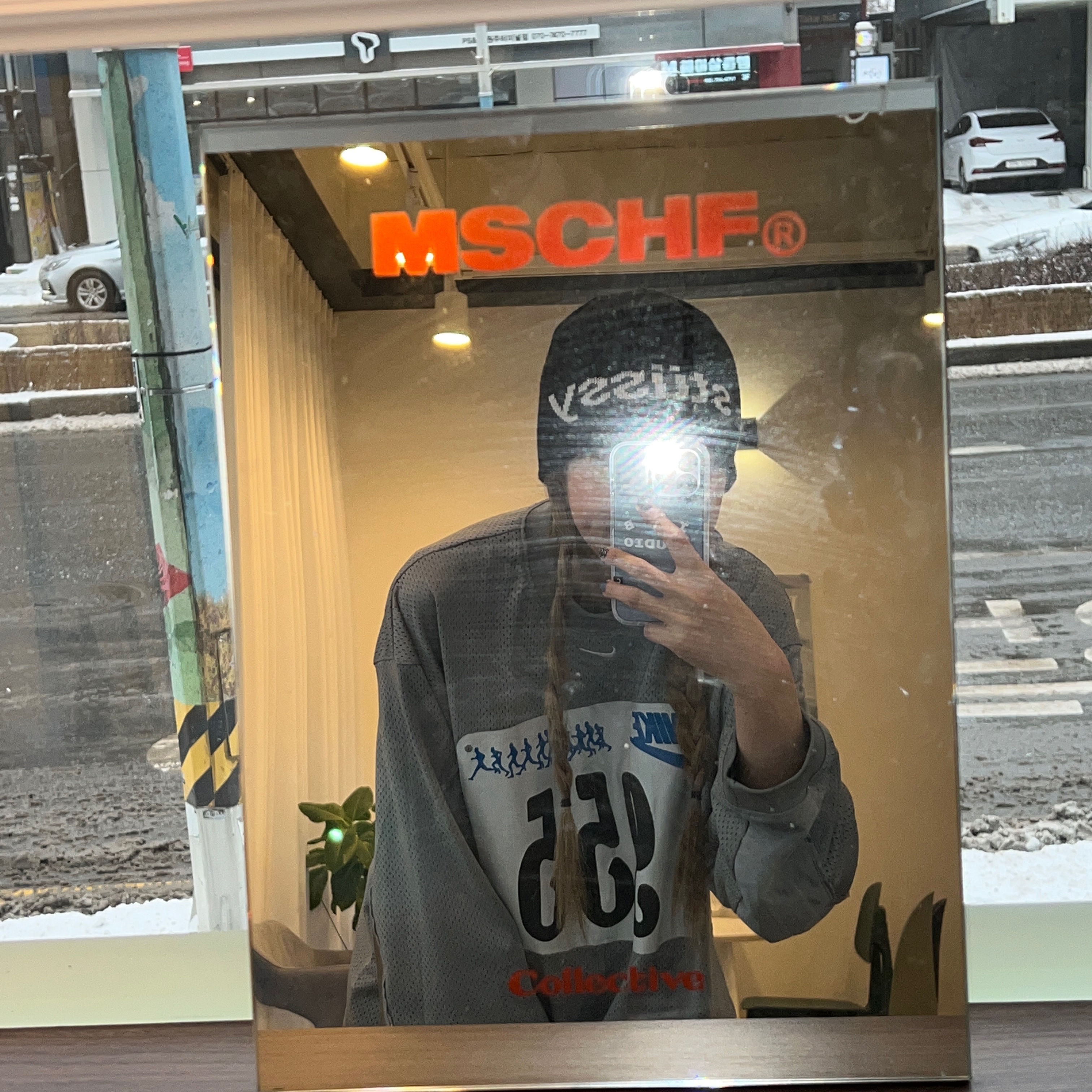 Stussy Helvetica Jacquard Beanie Black, Casetify x IAB Studio iPhone White Logo Impact Case Frost White 착용 스타일