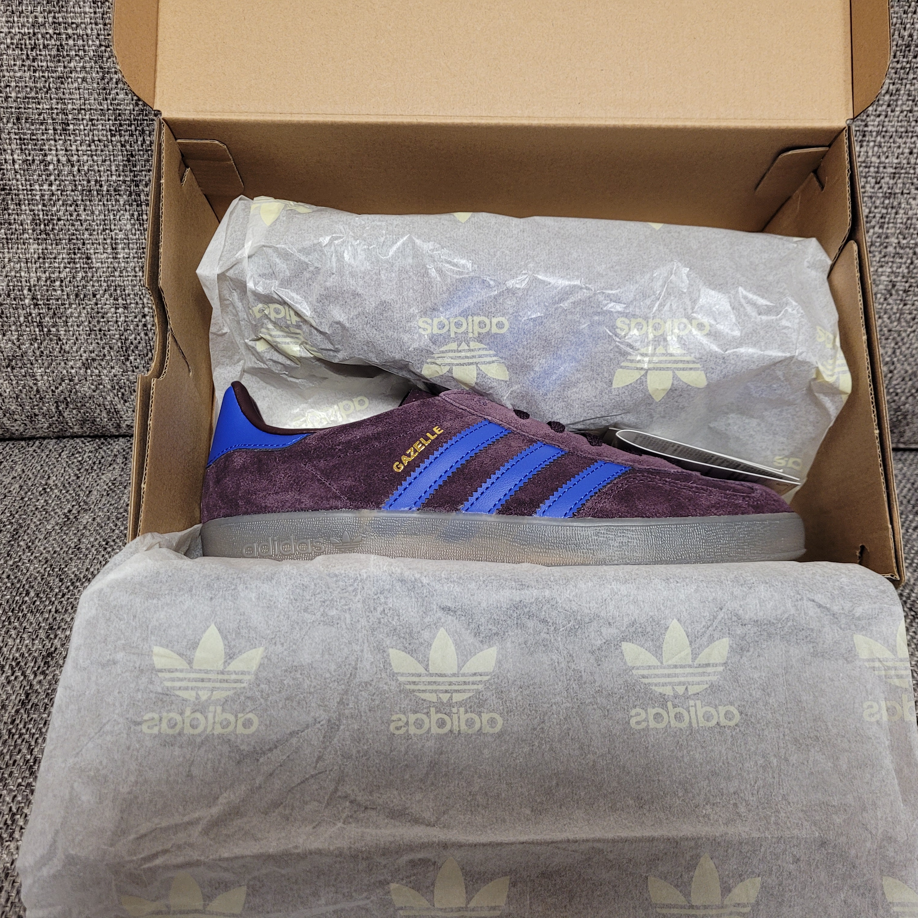 Adidas Gazelle Indoor Shadow Maroon 착용 스타일 - 2