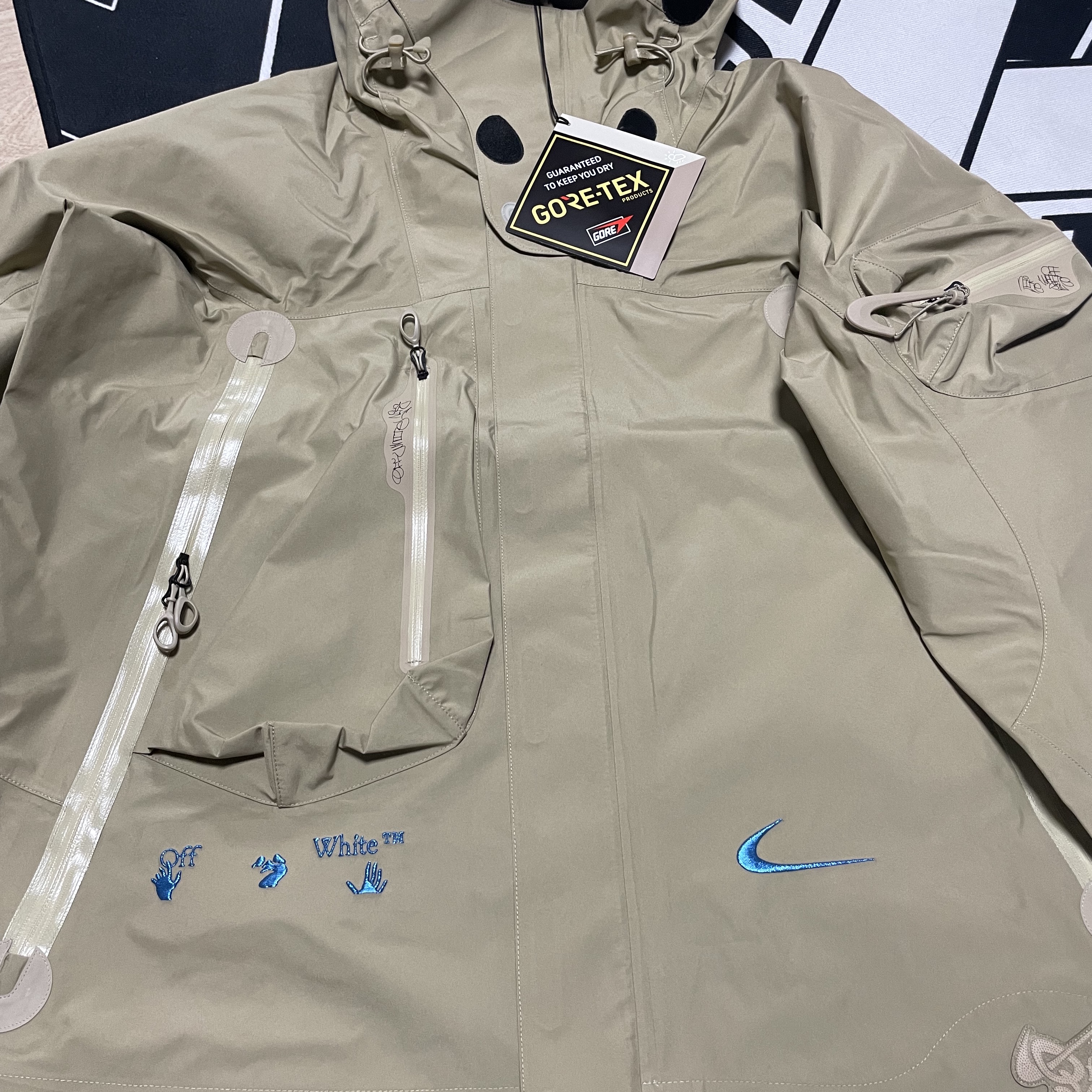 Nike x Off-White NRG Gore-Tex Jacket Khaki - Asia 착용 스타일 - 1