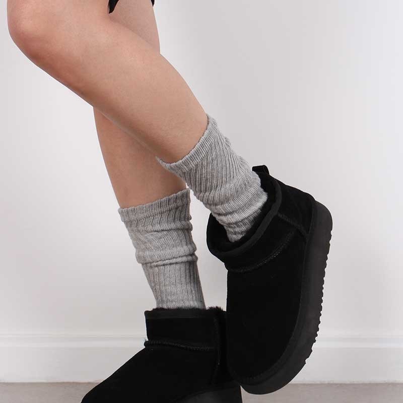 (W) UGG Classic Ultra Mini Platform Boots Black 착용 스타일 - 2