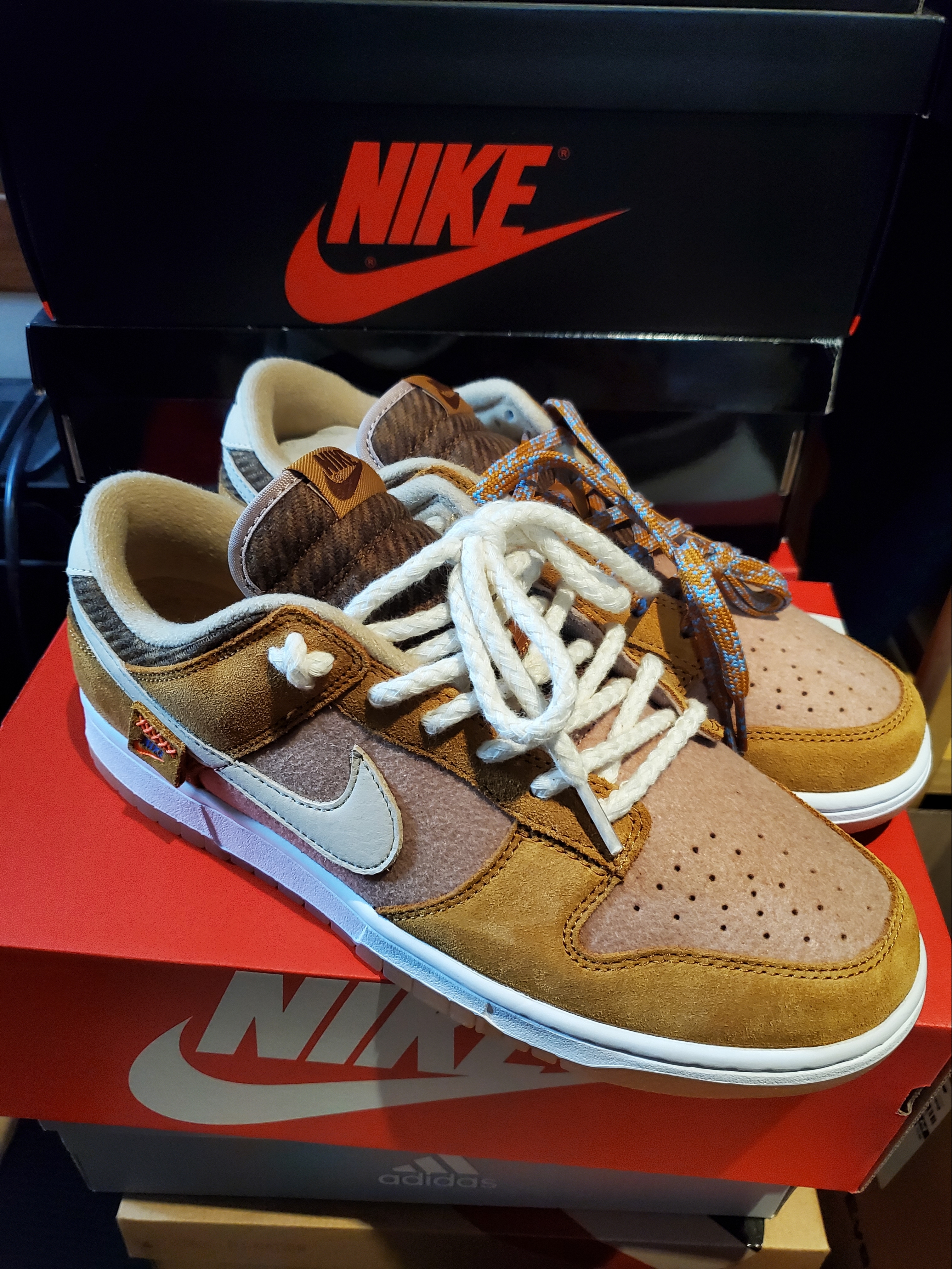 Nike Dunk Low SE Praline Desert Ochre 착용 스타일 - 3