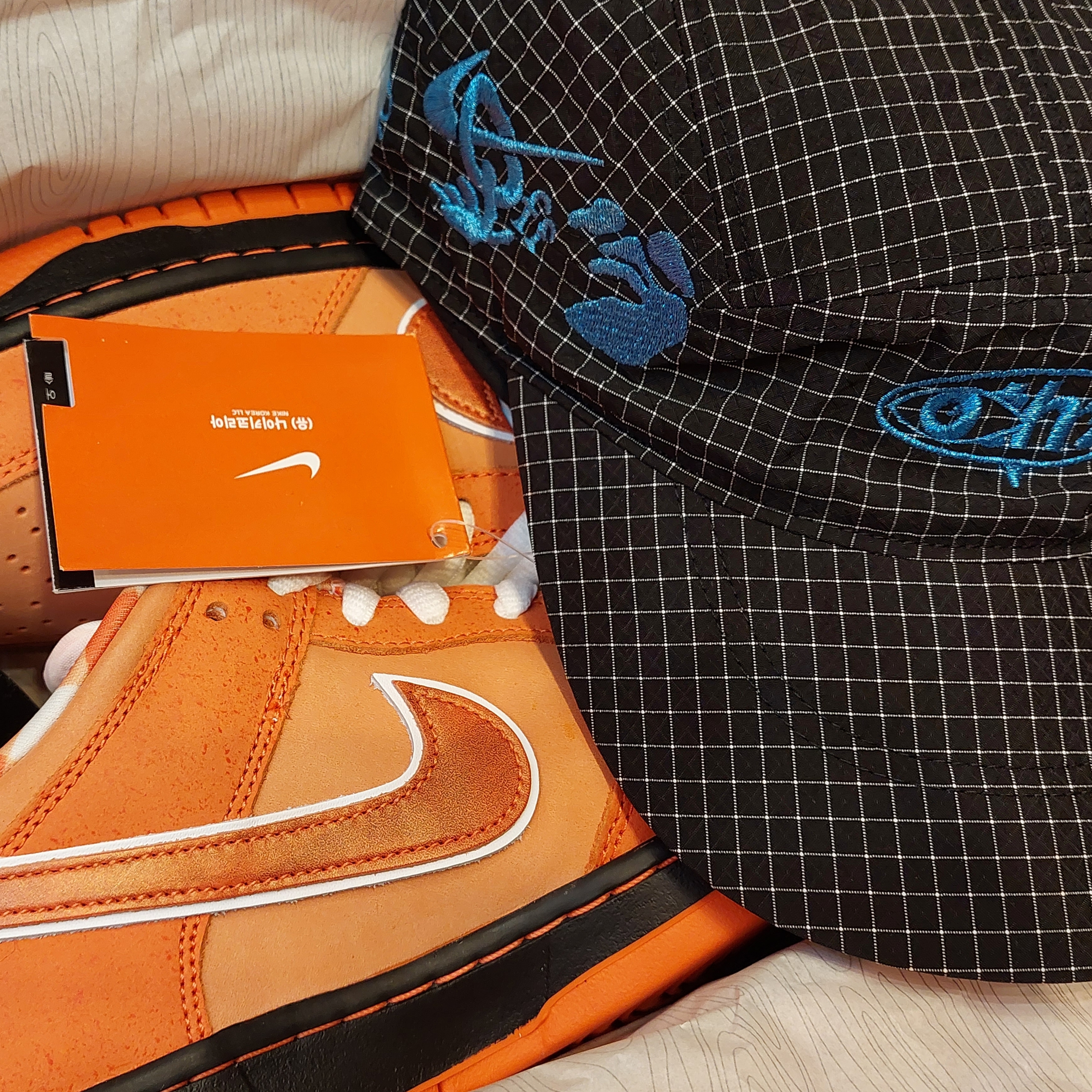 Nike x Concepts SB Dunk Low Orange Lobster (Regular Box), Nike x Off-White NRG Hat Black 착용 스타일