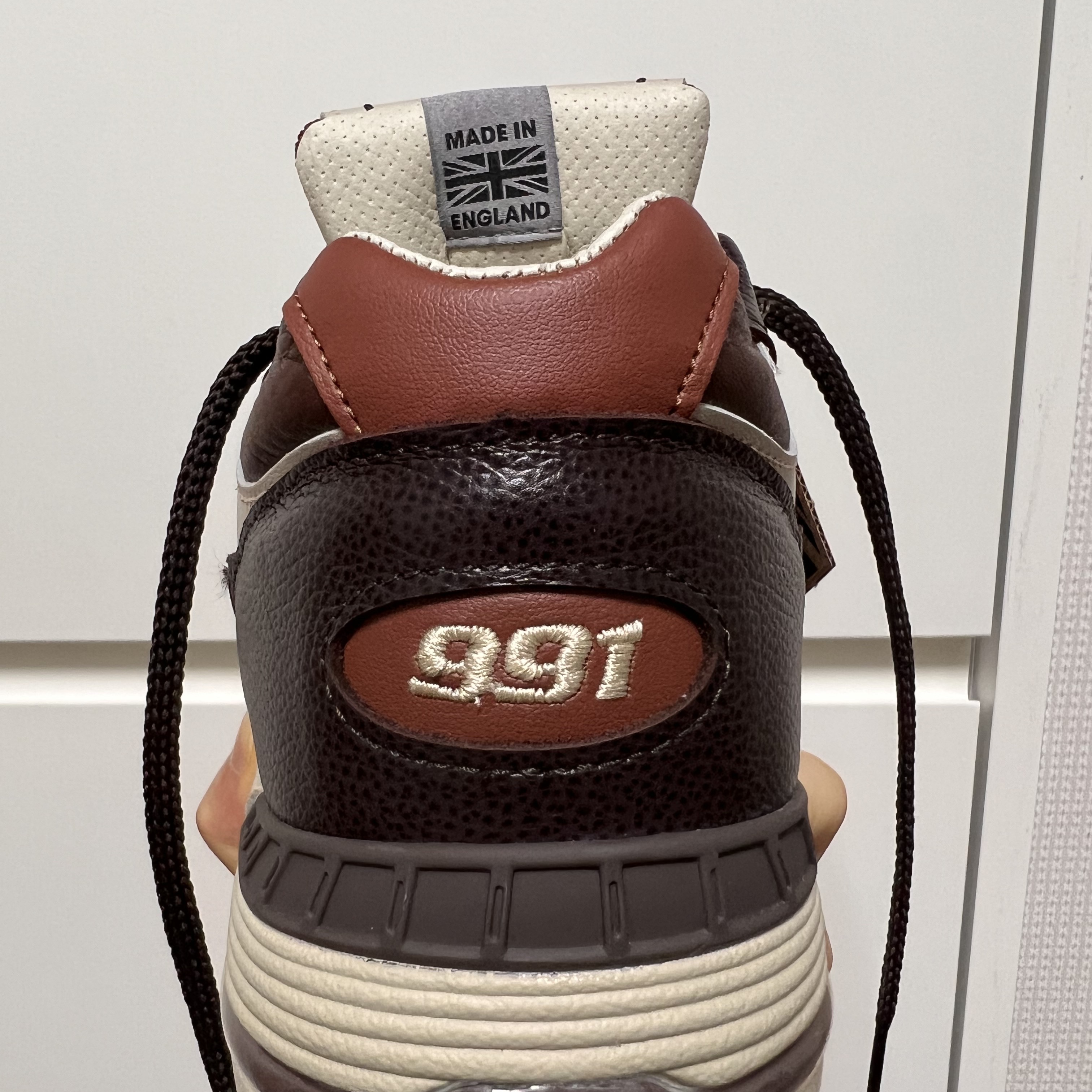 New Balance 991 Made in UK Earth French Roast 착용 스타일 - 3