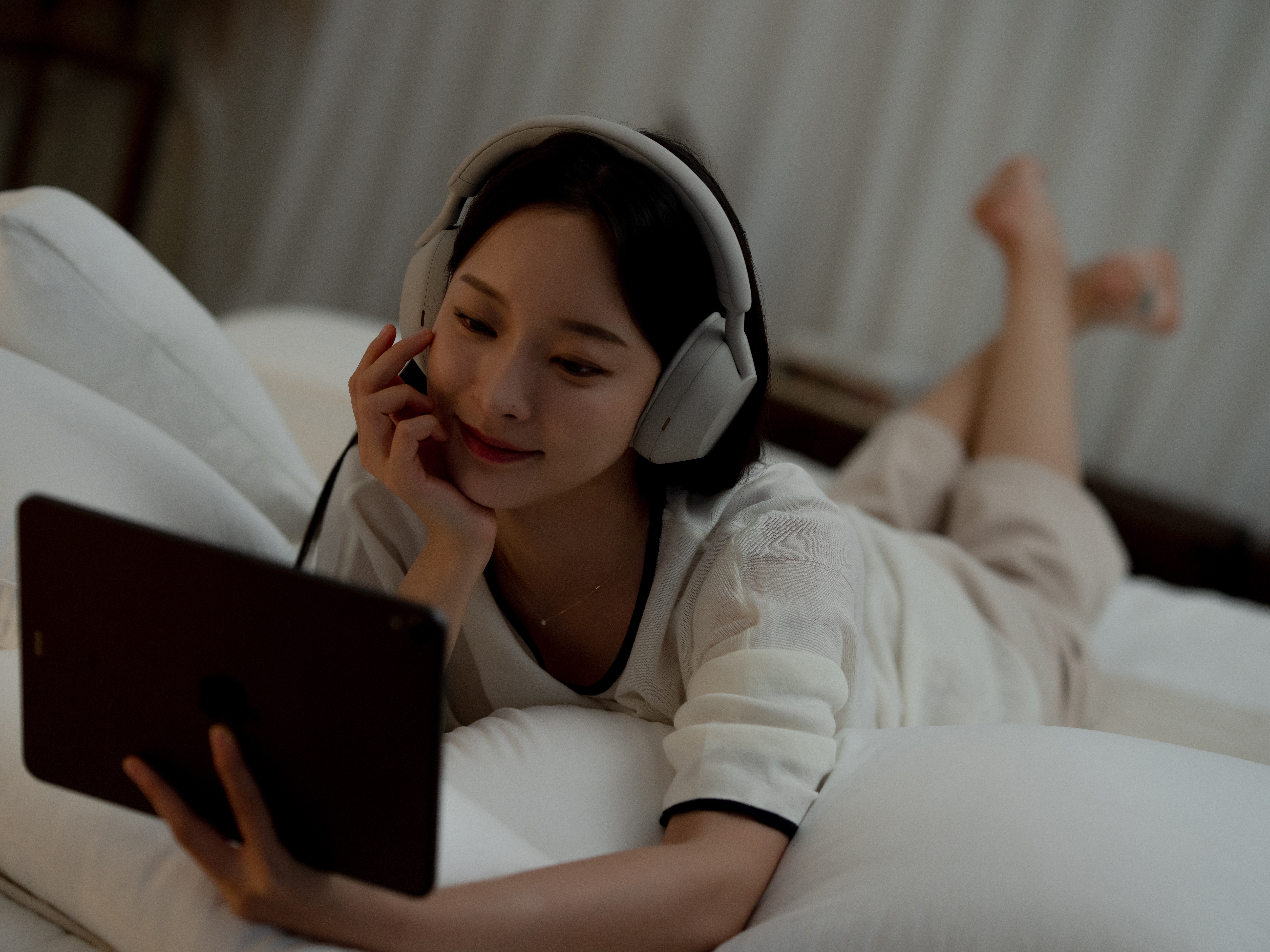 Sony WH-1000XM5 Silver (Sony Korea Ver.) 착용 스타일