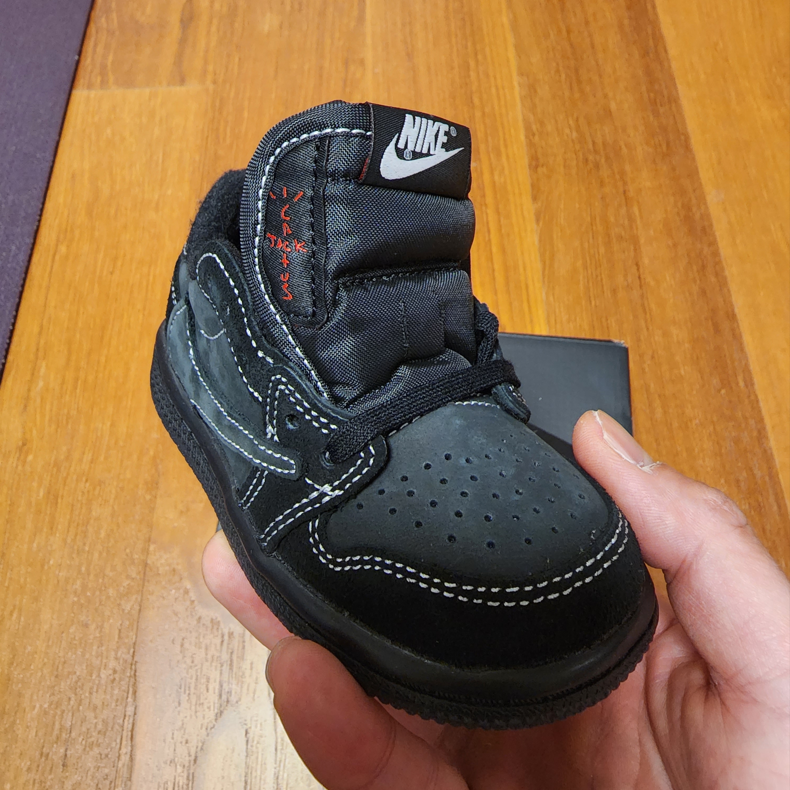 (TD) Jordan 1 x Travis Scott Retro Low OG SP Black Phantom 착용 스타일 - 5
