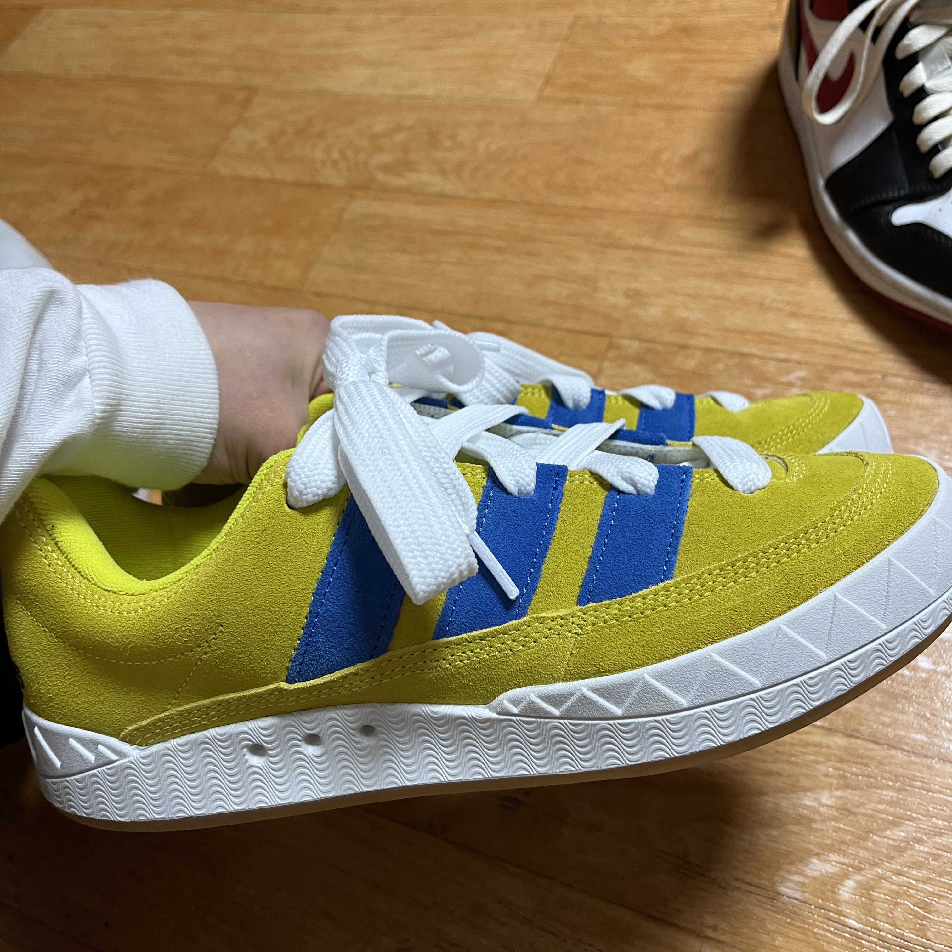 Adidas Adimatic Bright Yellow Blue 착용 스타일 - 1