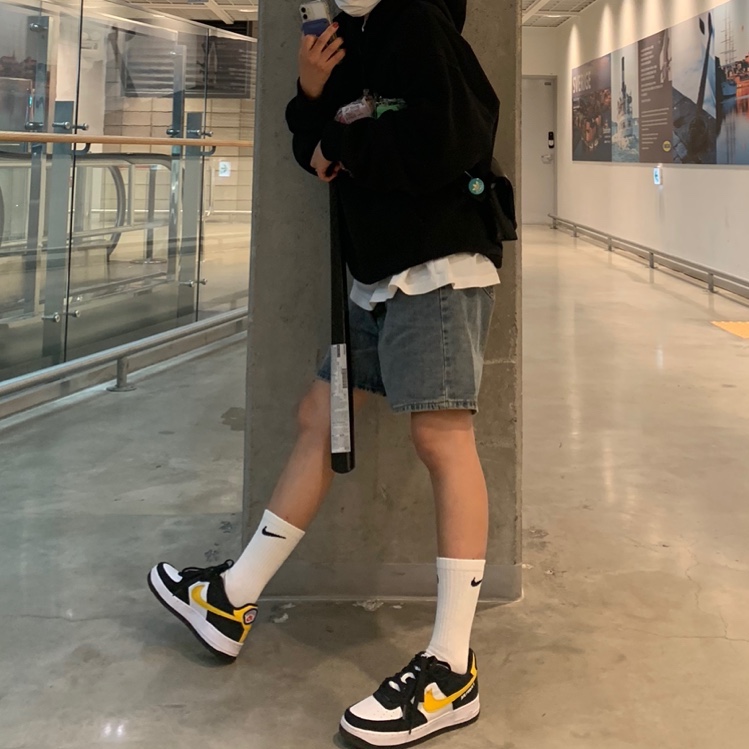 Nike Air Force 1 '07 LV8 Athletic Club Black Dark Sulfur, Stussy Basic Stussy Hoodie Black 2022 착용 스타일 - 1