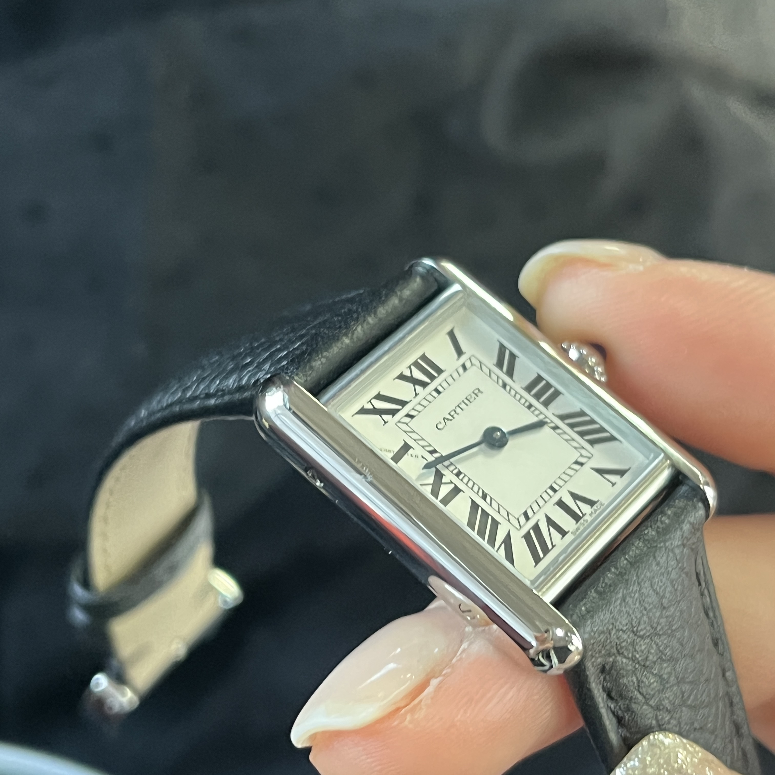 Cartier Tank Must Watch Small Quartz Steel Calfskin Black 착용 스타일