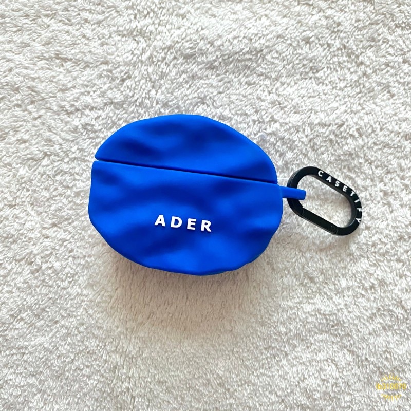 Casetify x Ader Error iPhone Sticker Magsafe Case Clear, Casetify x Ader Error iPhone Tube Magsafe Case Blue 착용 스타일 - 2
