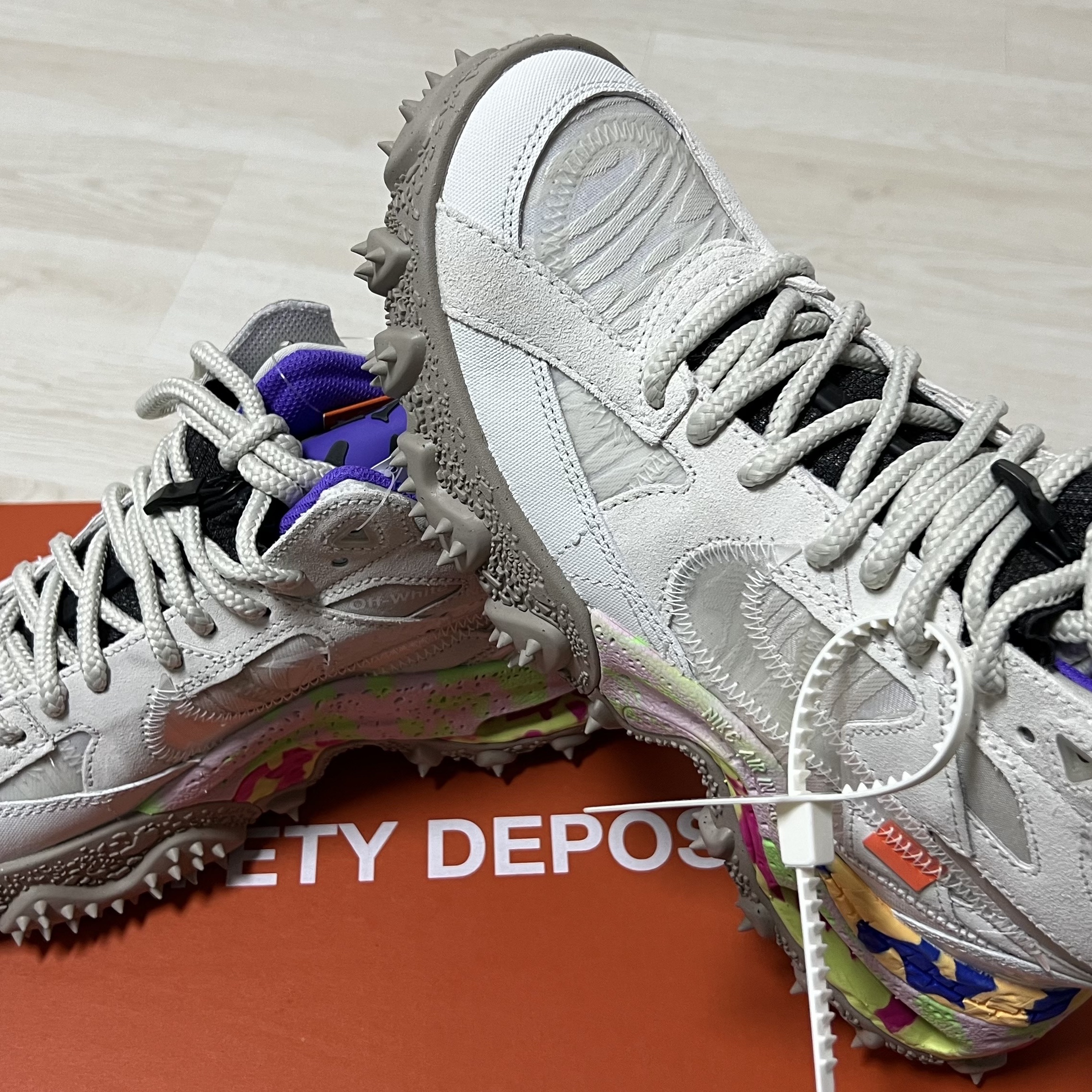 Nike x Off-White Terra Forma Summit White and Psychic Purple 착용 스타일 - 2