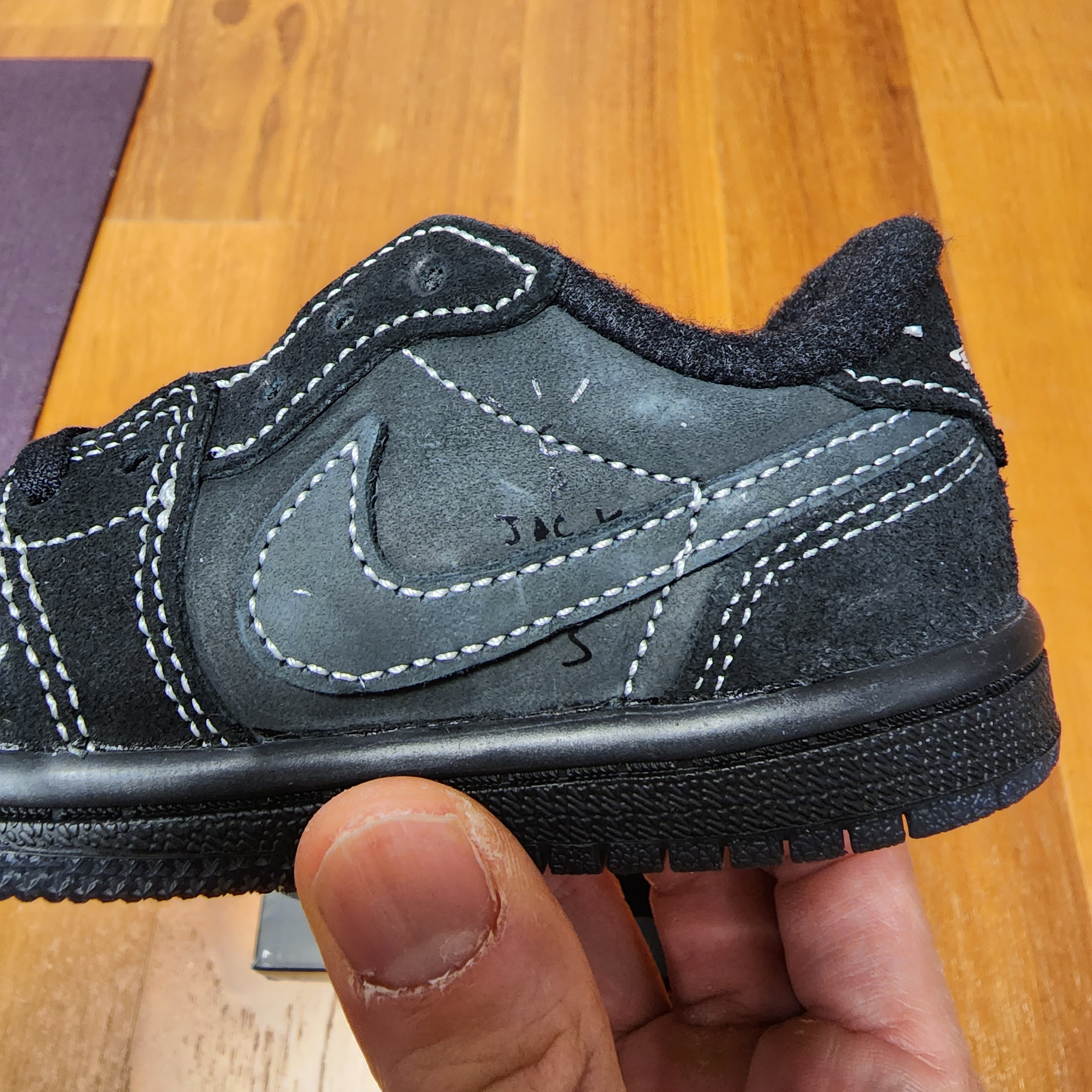 (TD) Jordan 1 x Travis Scott Retro Low OG SP Black Phantom 착용 스타일 - 3